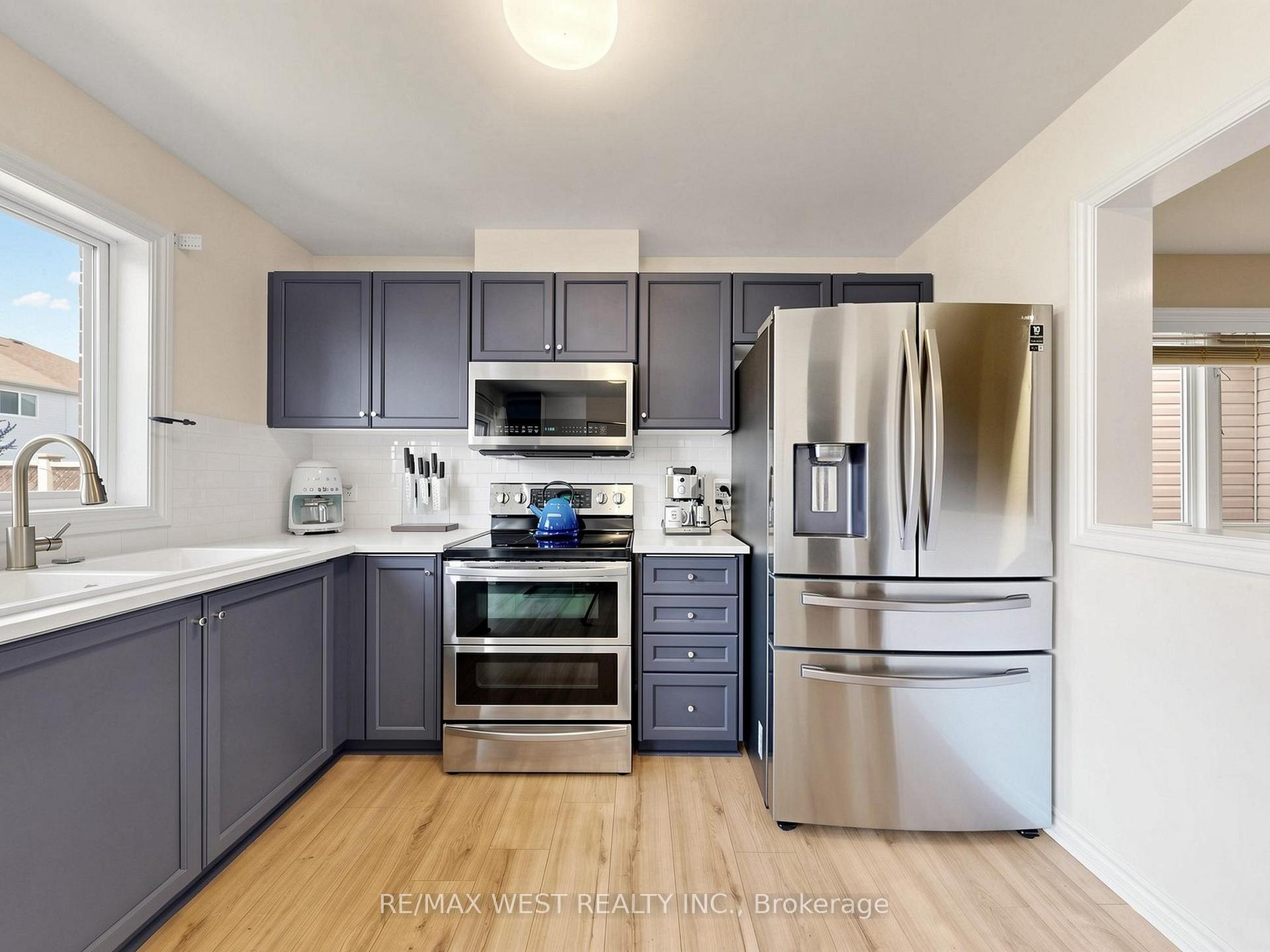 Photo 4 of 195 Banting Crescent, Essa, Angus — HOMEH