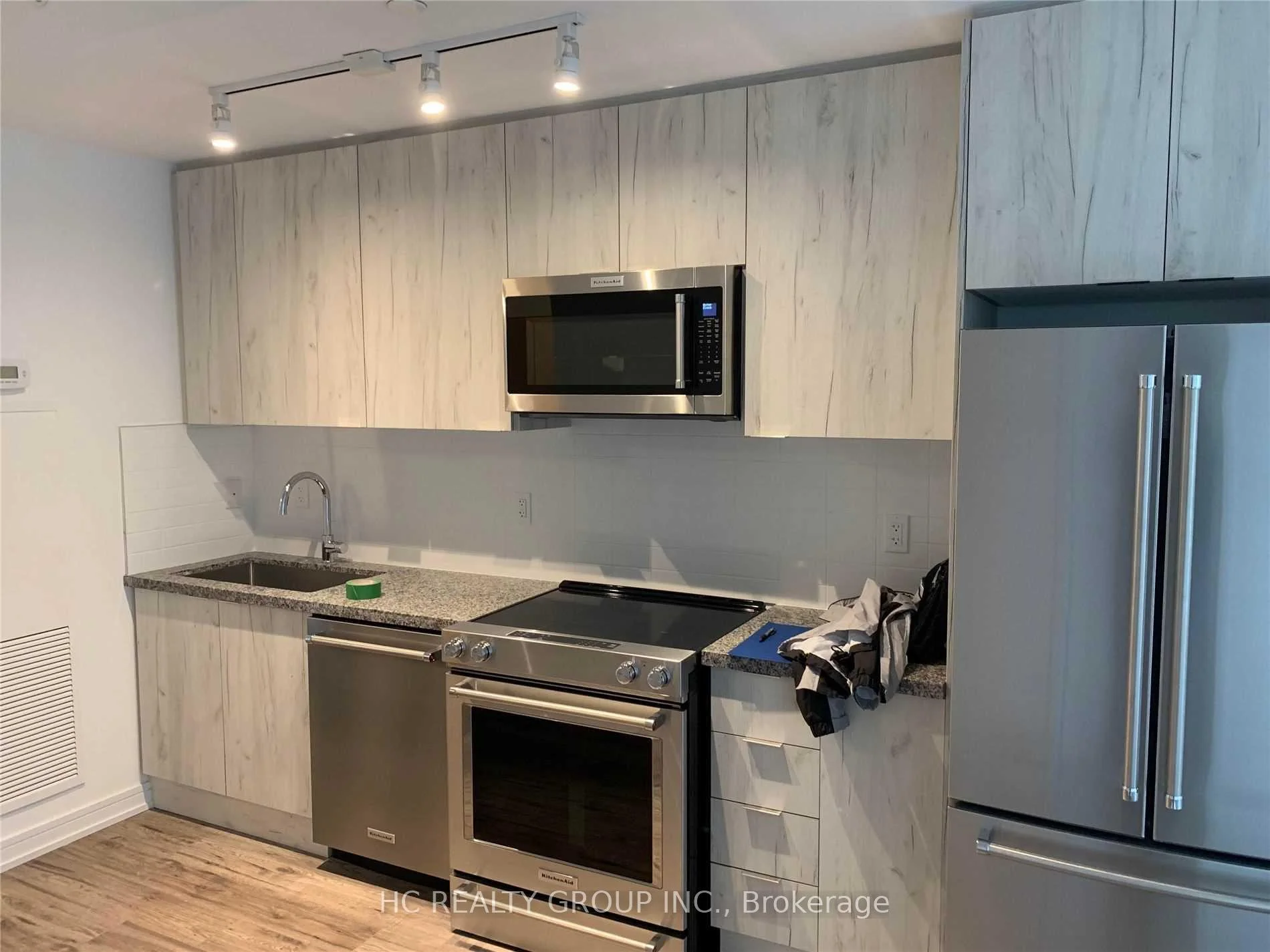 Photo 8 of Unit 605, 621 Sheppard Avenue E, North York, Bayview Village — HOMEH
