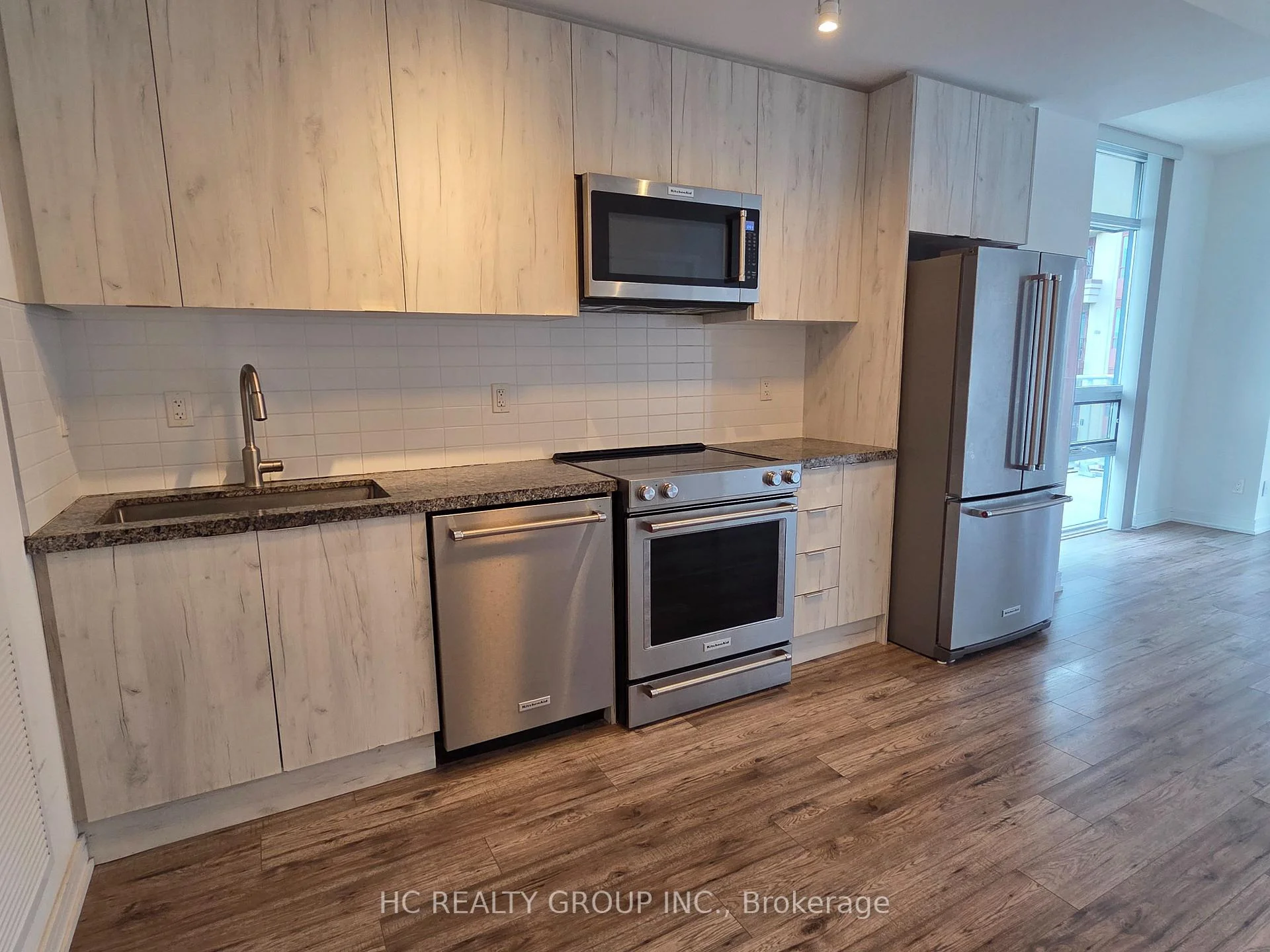 Photo 9 of Unit 605, 621 Sheppard Avenue E, North York, Bayview Village — HOMEH
