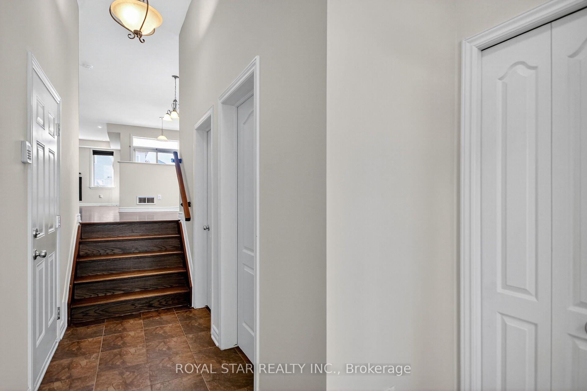 Photo 2 of 272 Broxburn Crescent, Ottawa, Barrhaven - Heritage Park — HOMEH