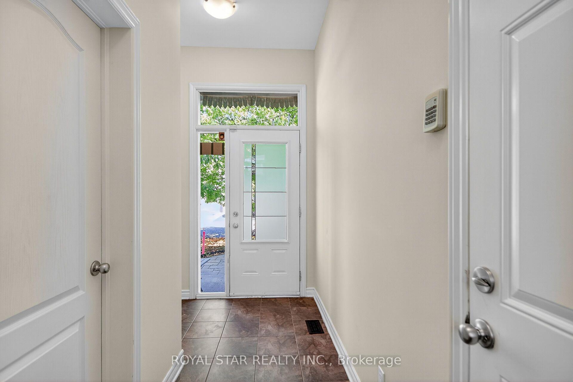 Photo 3 of 272 Broxburn Crescent, Ottawa, Barrhaven - Heritage Park — HOMEH