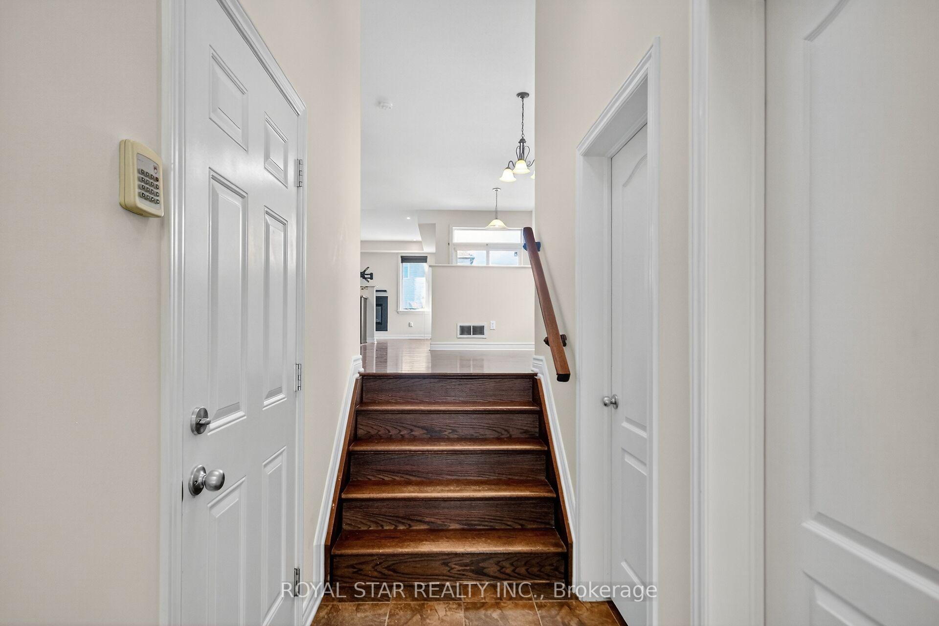 Photo 4 of 272 Broxburn Crescent, Ottawa, Barrhaven - Heritage Park — HOMEH