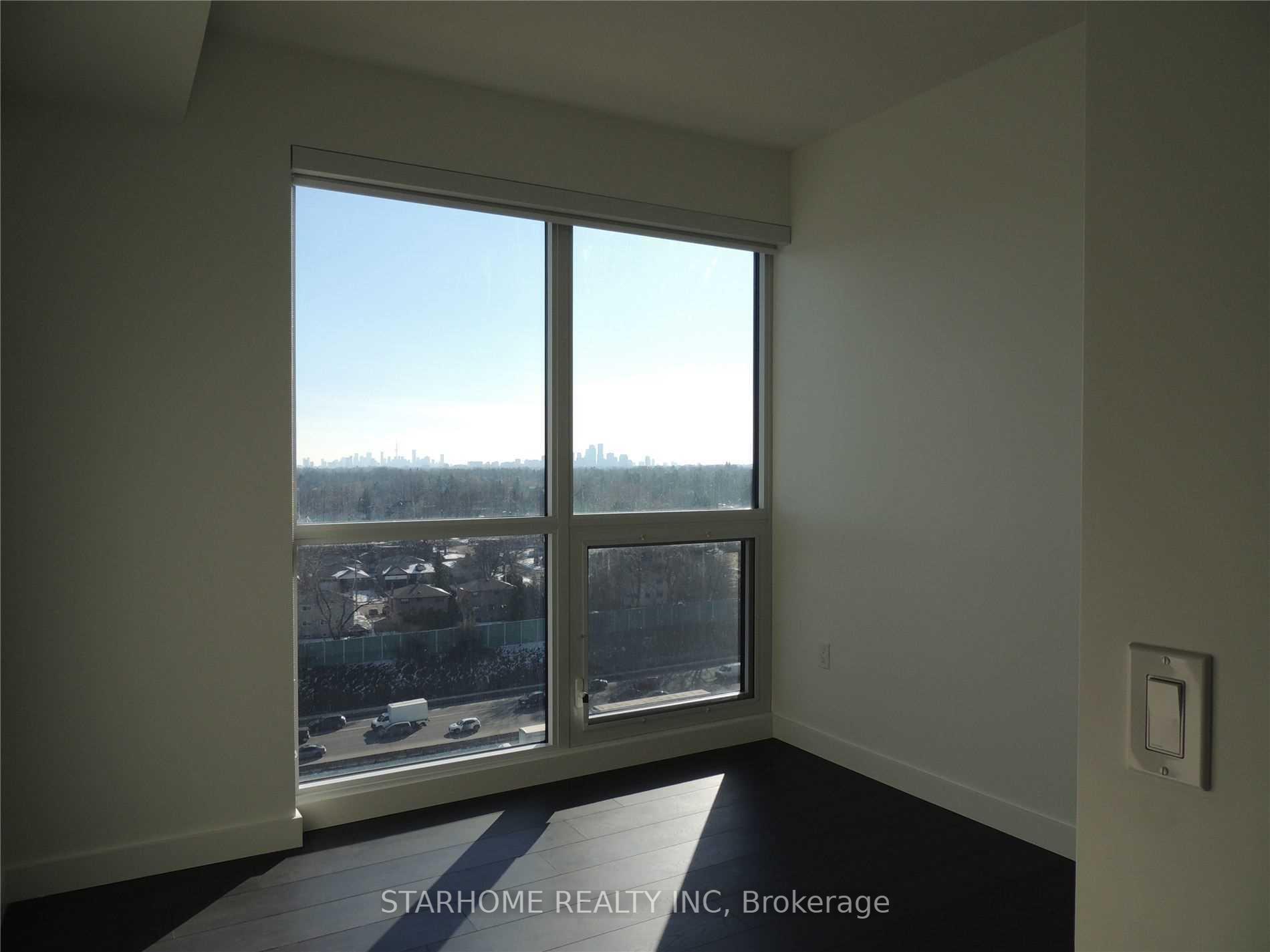 Photo 4 of Unit 1606, 95 Mcmahon Drive, North York, Bayview Village — HOMEH