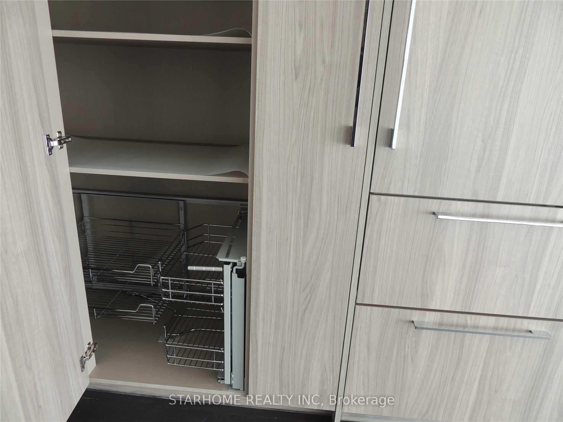 Photo 11 of Unit 1606, 95 Mcmahon Drive, North York, Bayview Village — HOMEH