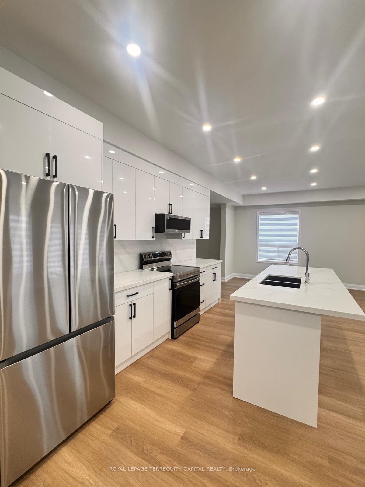 Photo 8 of Unit Upper, 344 Edgehill Drive, Barrie, Sandy Hollow — HOMEH