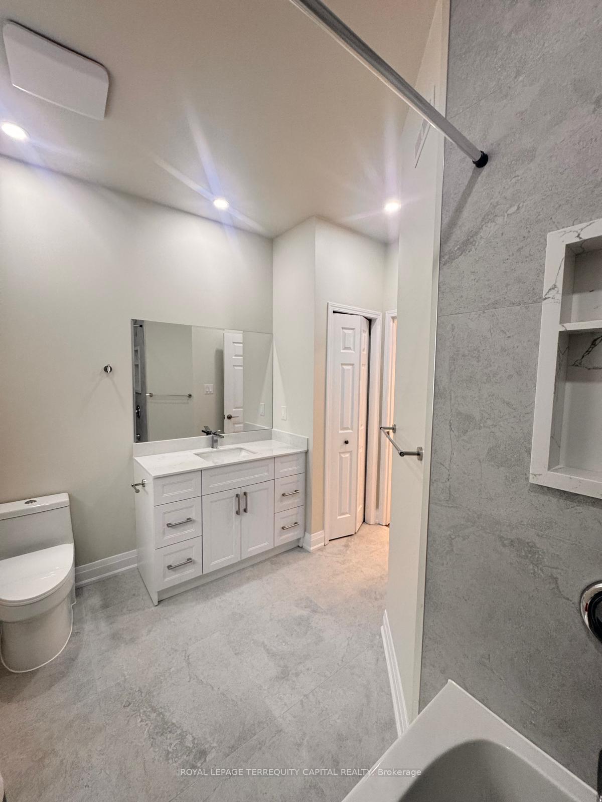 Photo 18 of Unit Upper, 344 Edgehill Drive, Barrie, Sandy Hollow — HOMEH