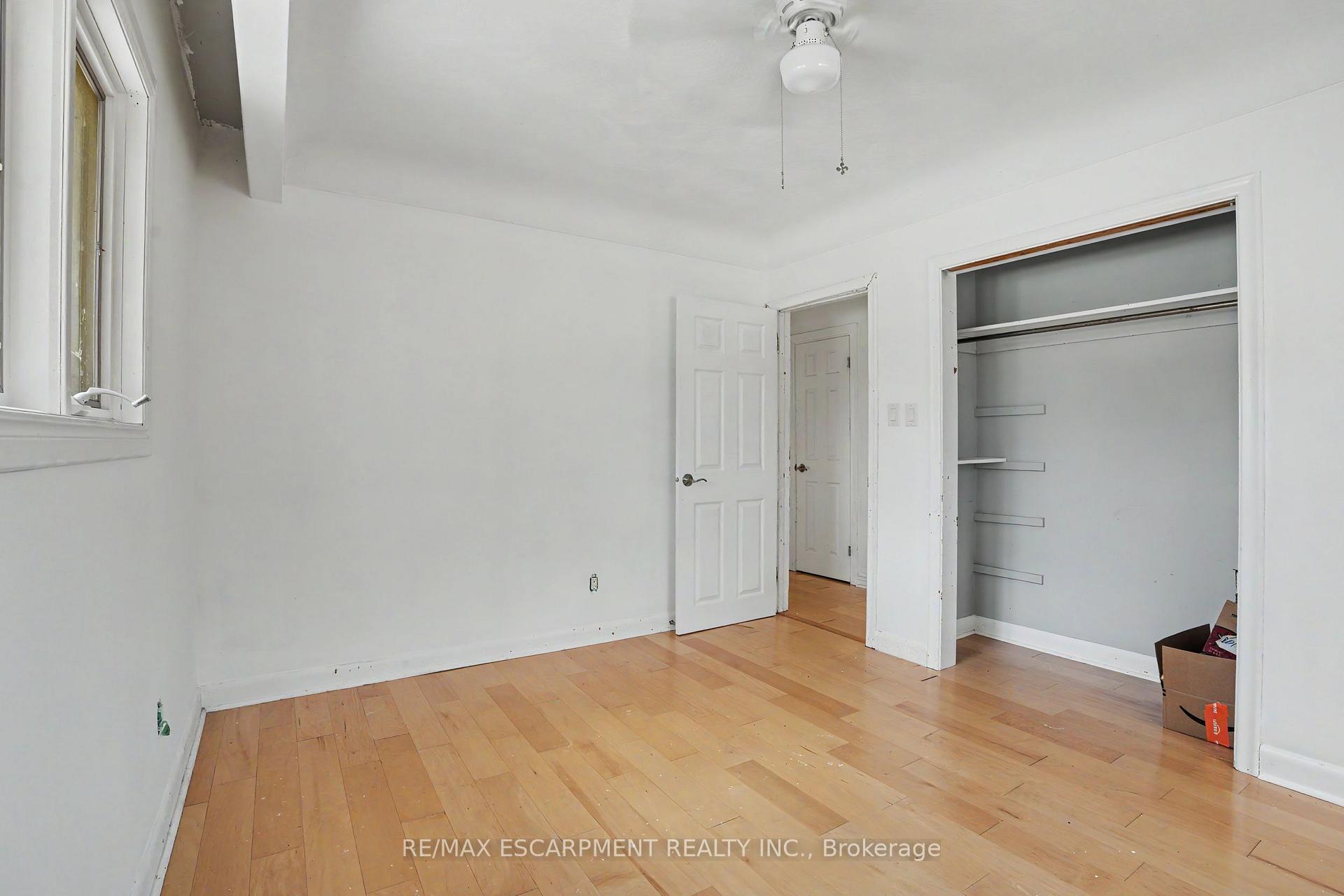 Photo 17 of 100 Hardale Crescent, Hamilton, Huntington — HOMEH