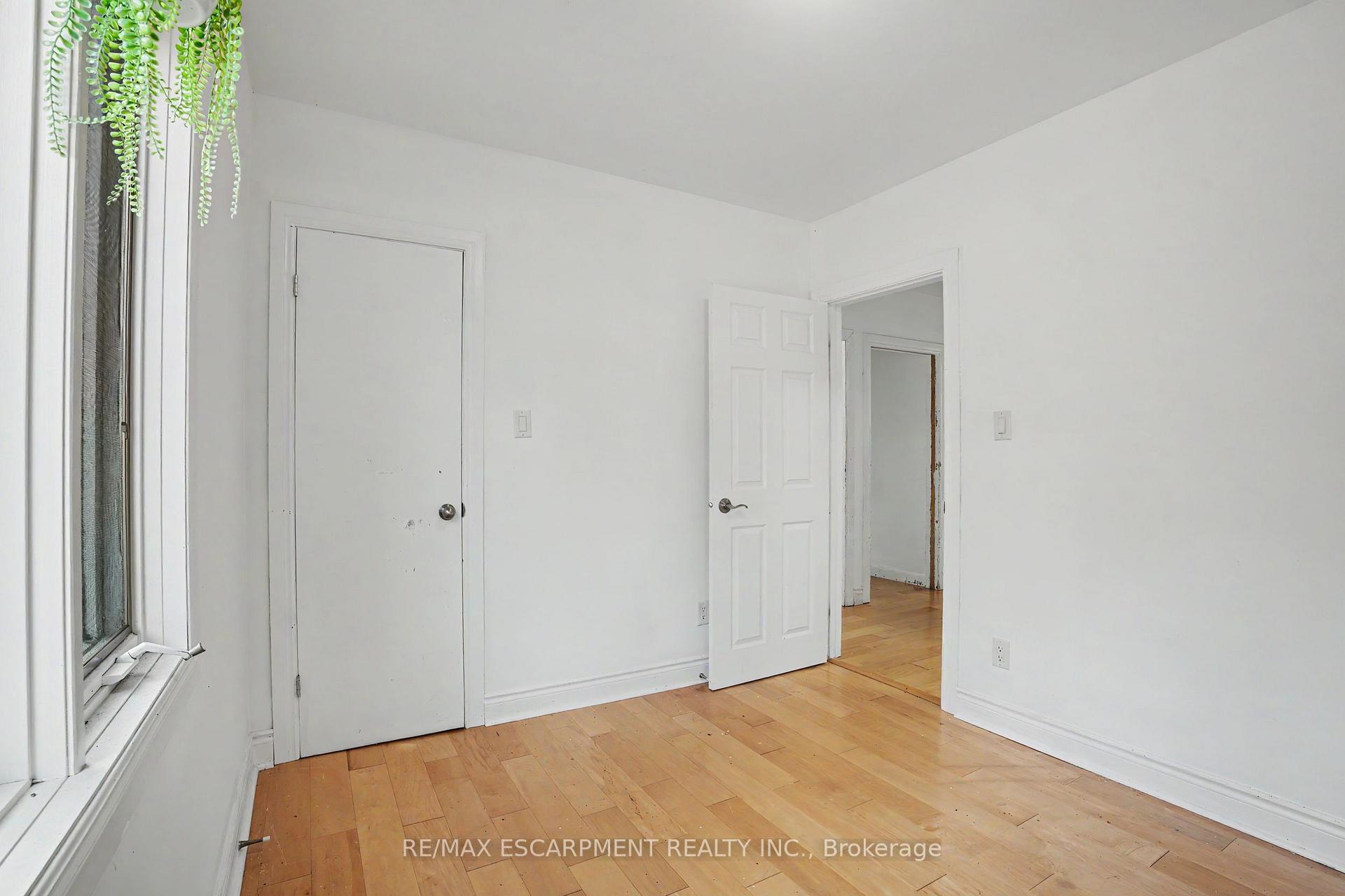 Photo 19 of 100 Hardale Crescent, Hamilton, Huntington — HOMEH
