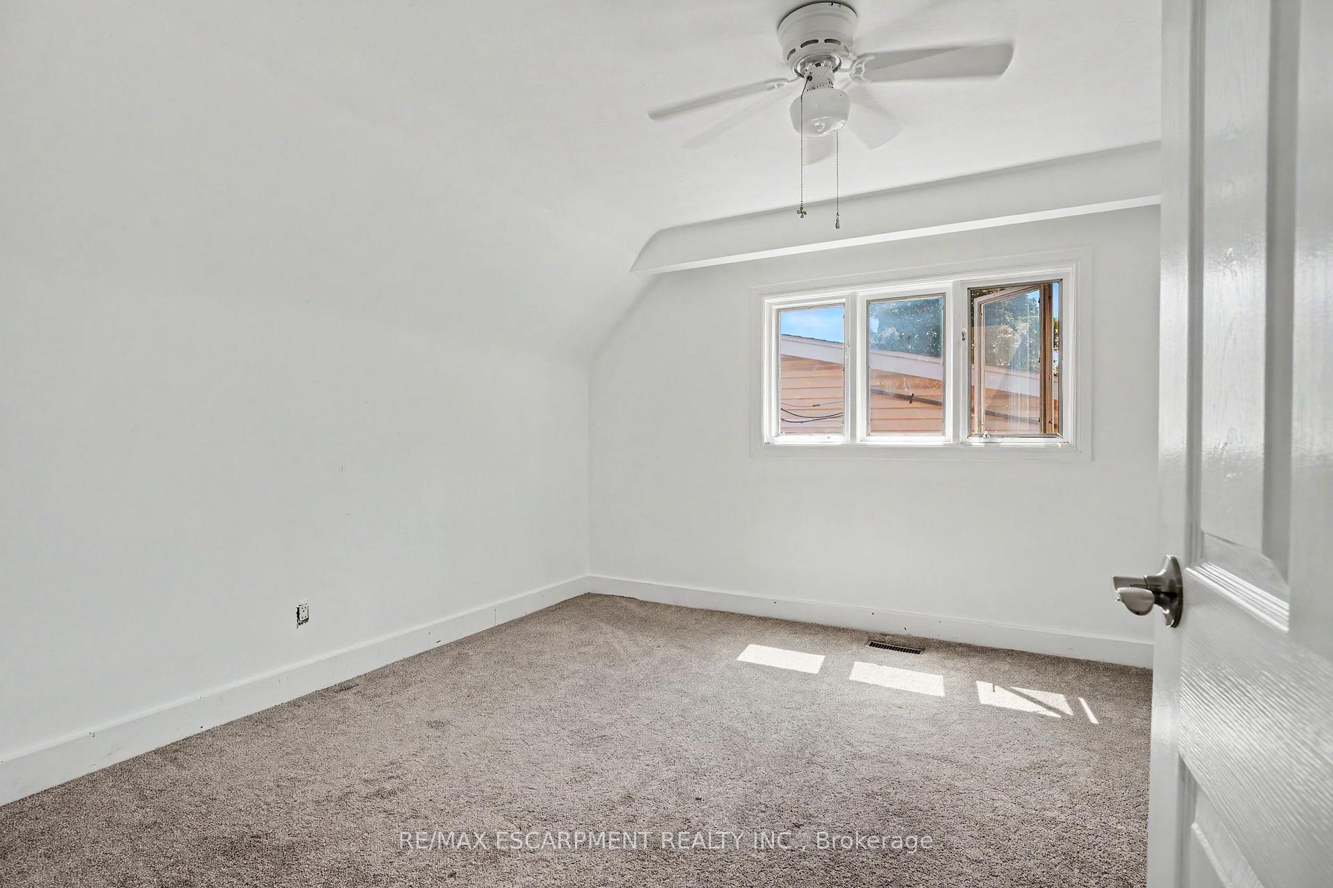 Photo 22 of 100 Hardale Crescent, Hamilton, Huntington — HOMEH