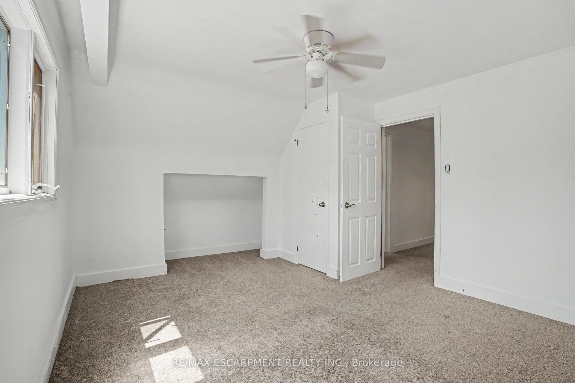 Photo 23 of 100 Hardale Crescent, Hamilton, Huntington — HOMEH
