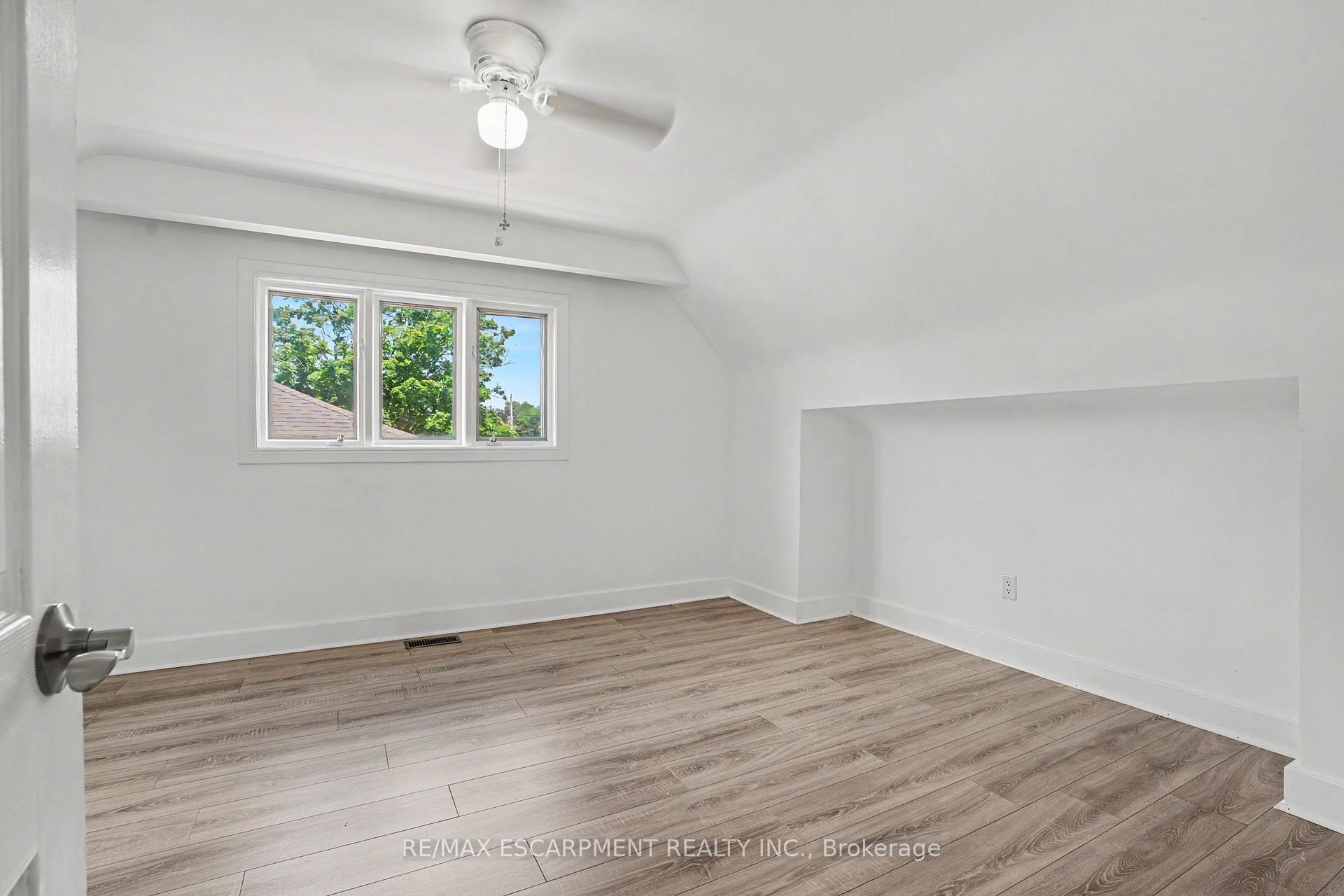 Photo 25 of 100 Hardale Crescent, Hamilton, Huntington — HOMEH