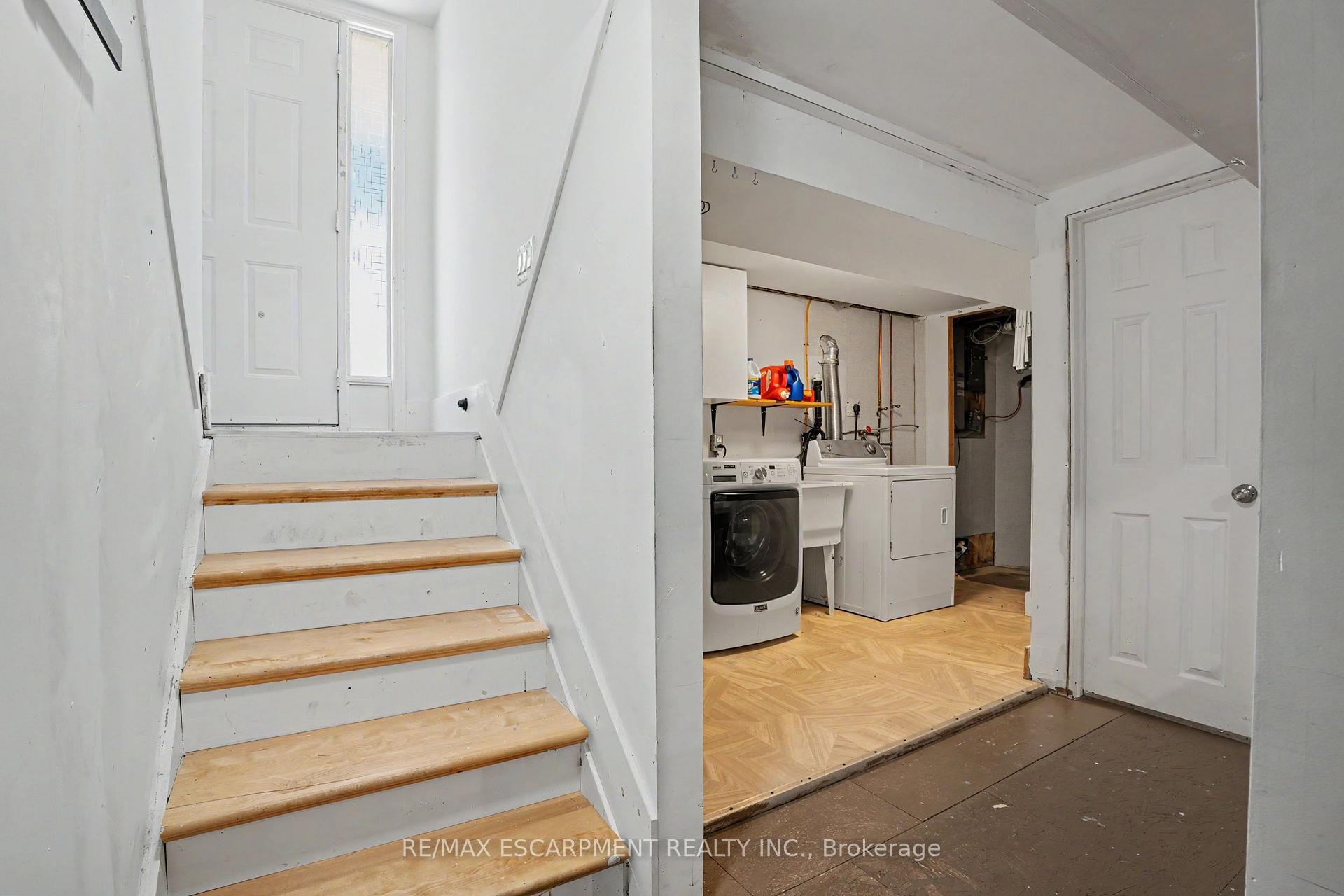 Photo 27 of 100 Hardale Crescent, Hamilton, Huntington — HOMEH