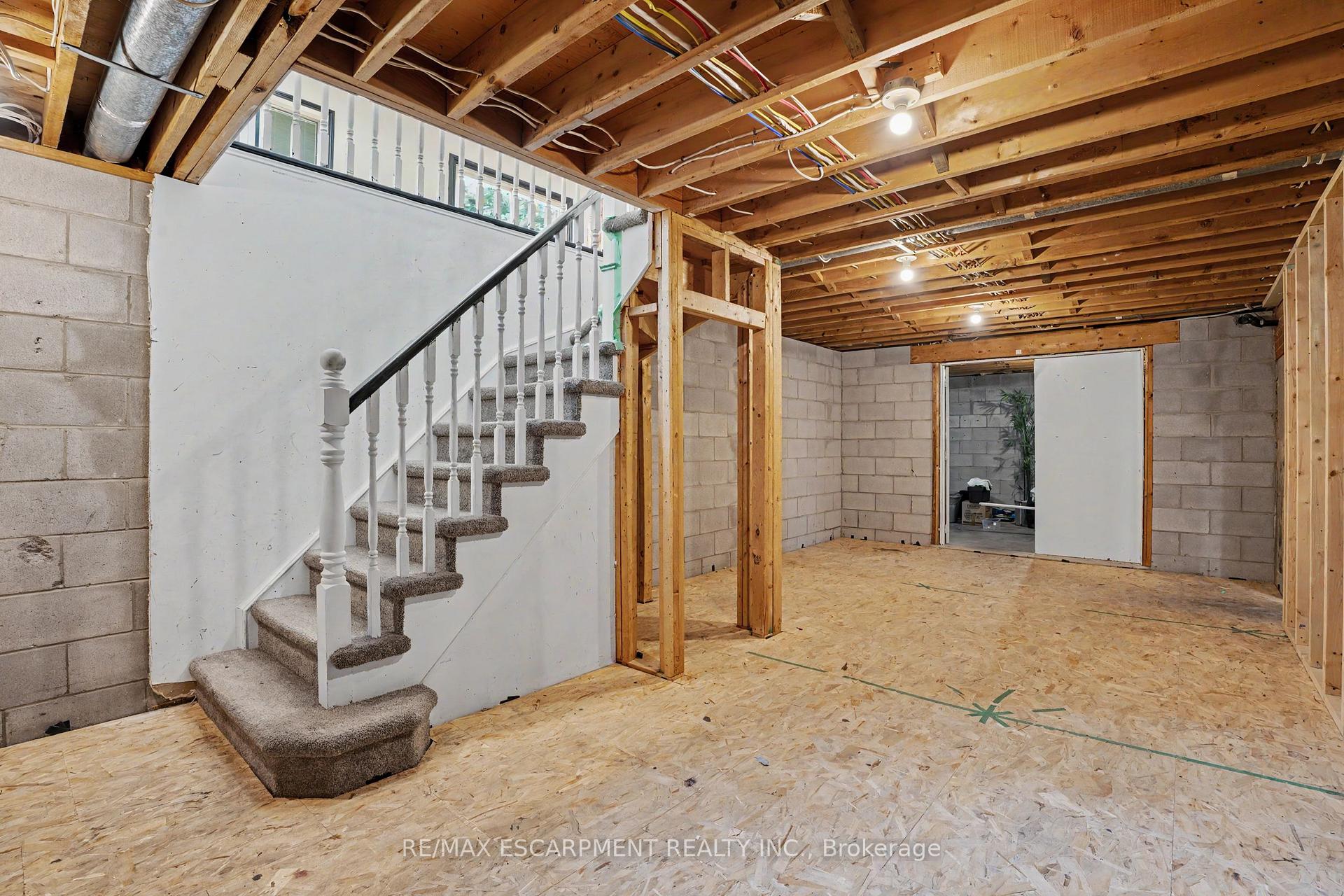 Photo 31 of 100 Hardale Crescent, Hamilton, Huntington — HOMEH