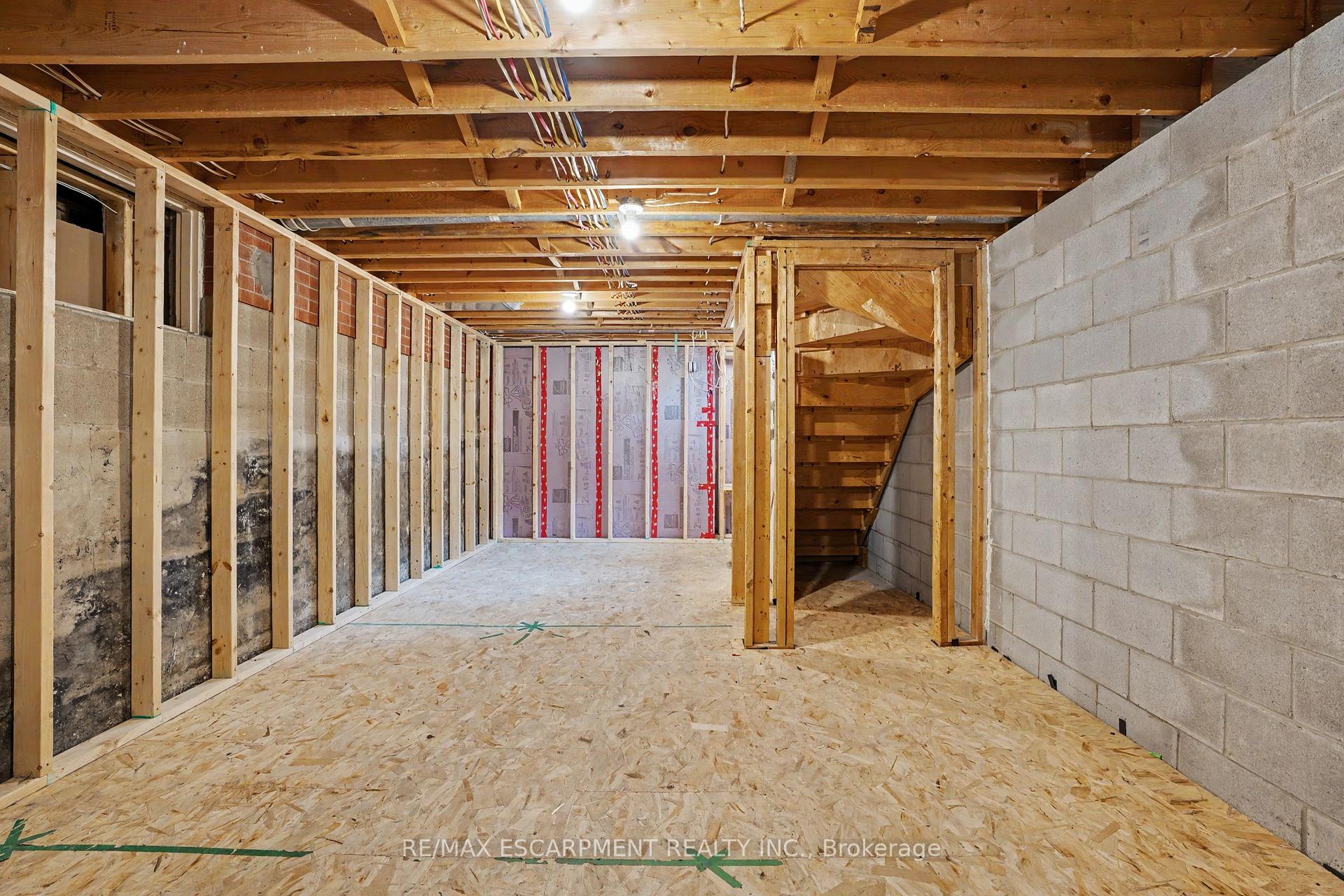 Photo 32 of 100 Hardale Crescent, Hamilton, Huntington — HOMEH