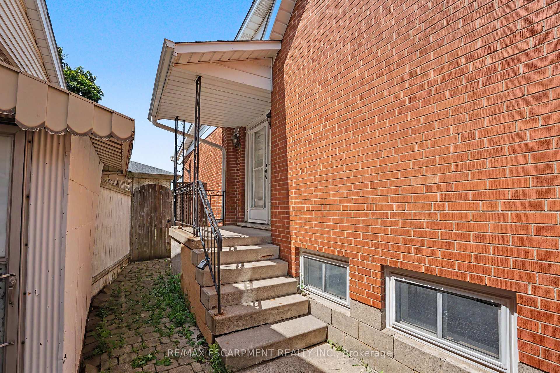 Photo 36 of 100 Hardale Crescent, Hamilton, Huntington — HOMEH