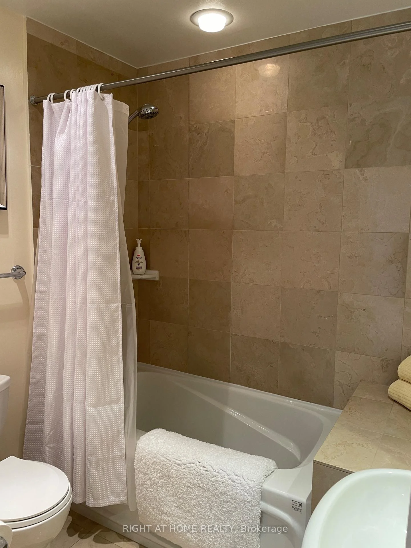 Photo 18 of Unit 3511, 208 Queens Quay W, Toronto, Waterfront Communities — HOMEH