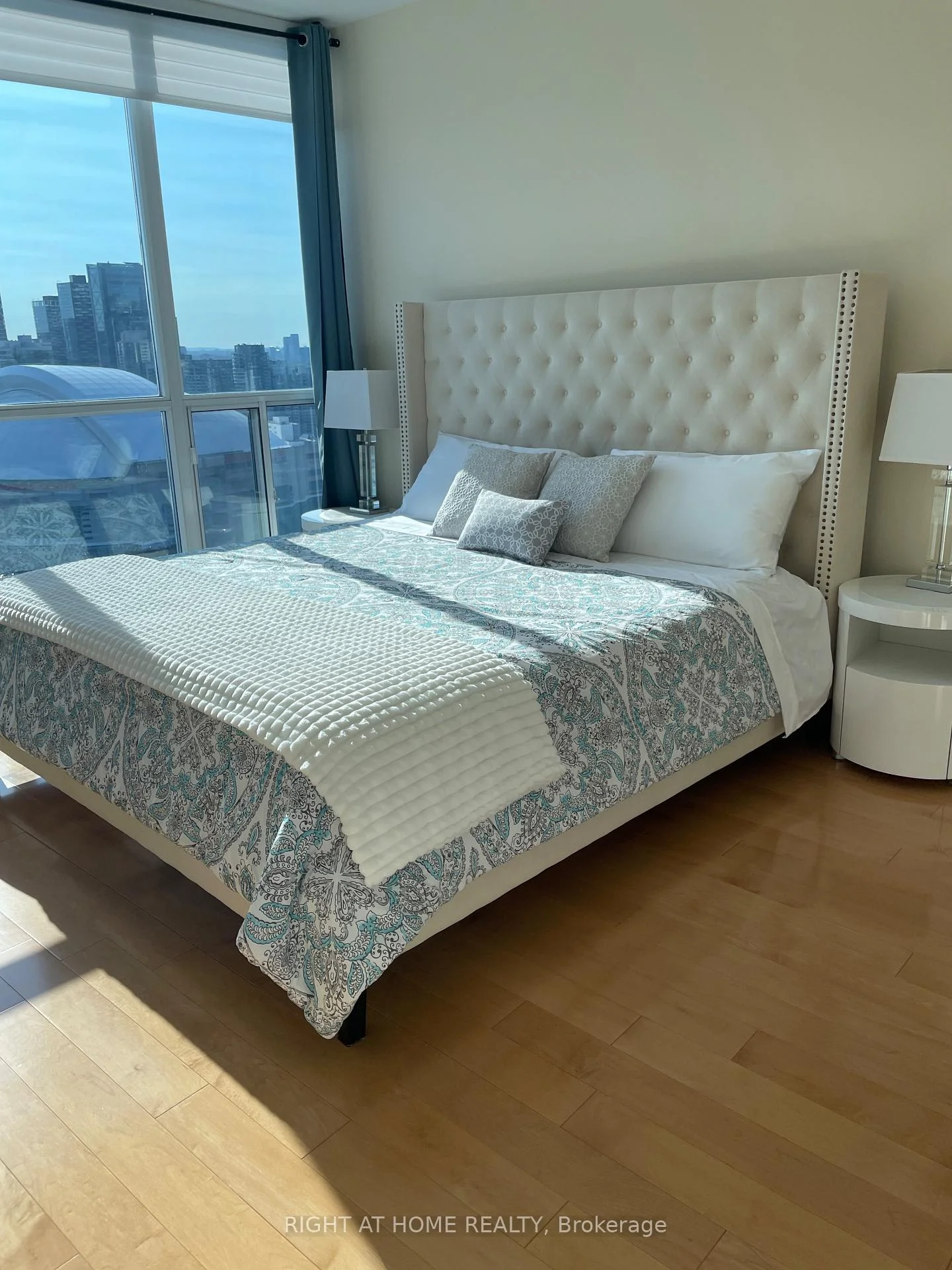 Photo 7 of Unit 3511, 208 Queens Quay W, Toronto, Waterfront Communities — HOMEH