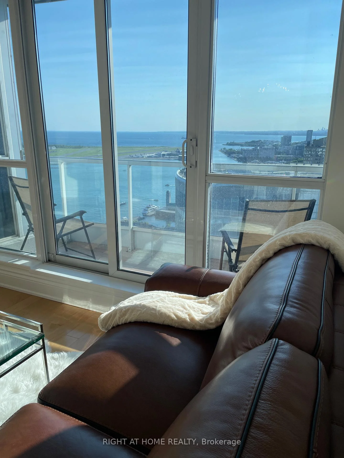 Photo 8 of Unit 3511, 208 Queens Quay W, Toronto, Waterfront Communities — HOMEH