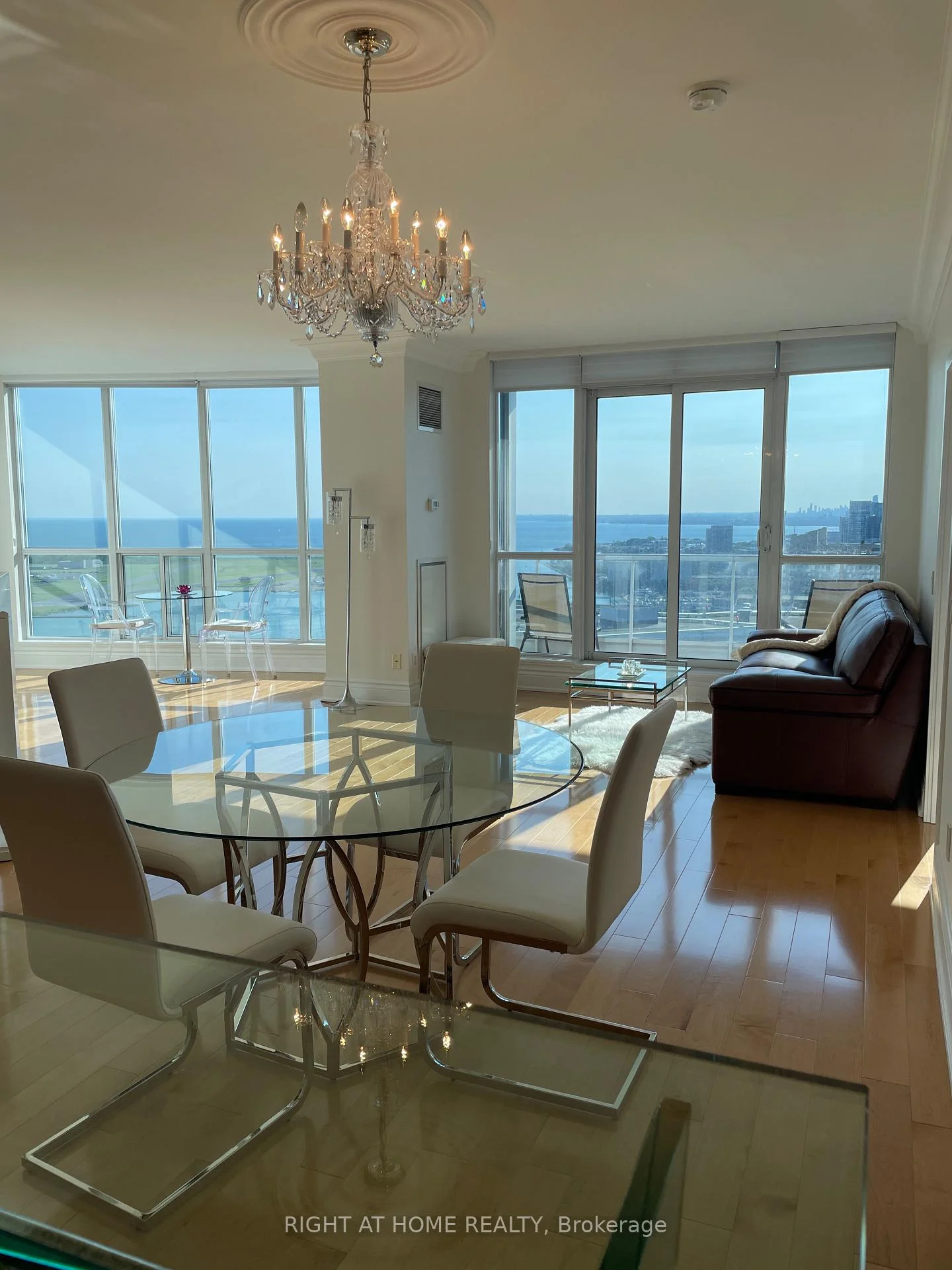 Photo 11 of Unit 3511, 208 Queens Quay W, Toronto, Waterfront Communities — HOMEH