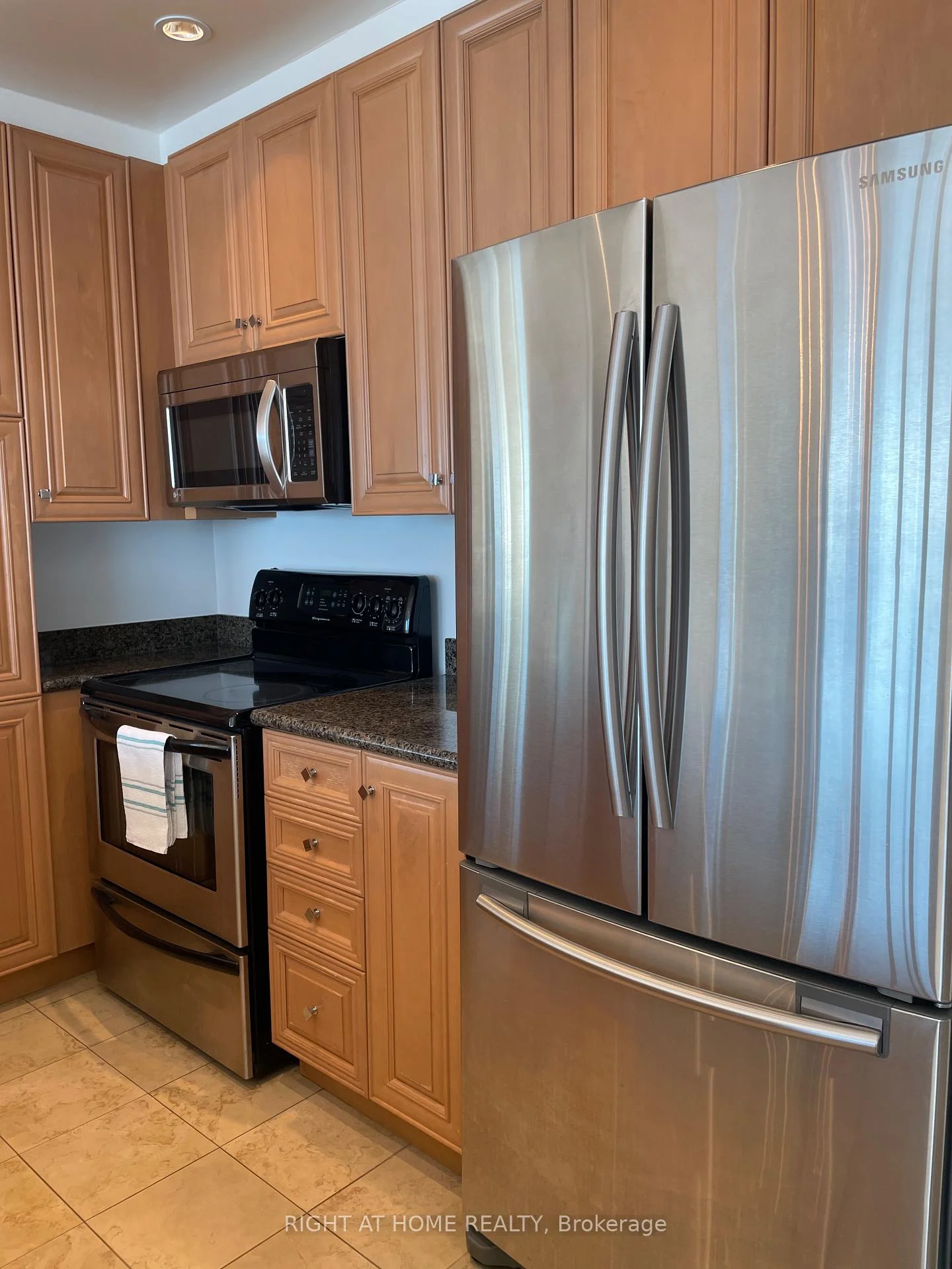 Photo 13 of Unit 3511, 208 Queens Quay W, Toronto, Waterfront Communities — HOMEH