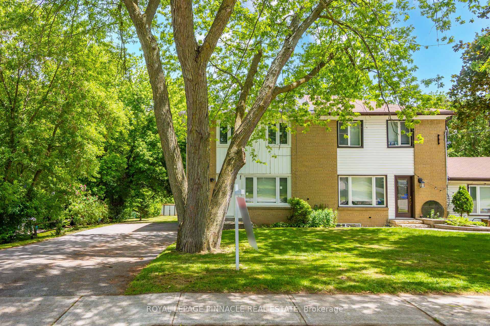 Photo 2 of 11 Elizabeth Street, Markham, Old Markham Village — HOMEH