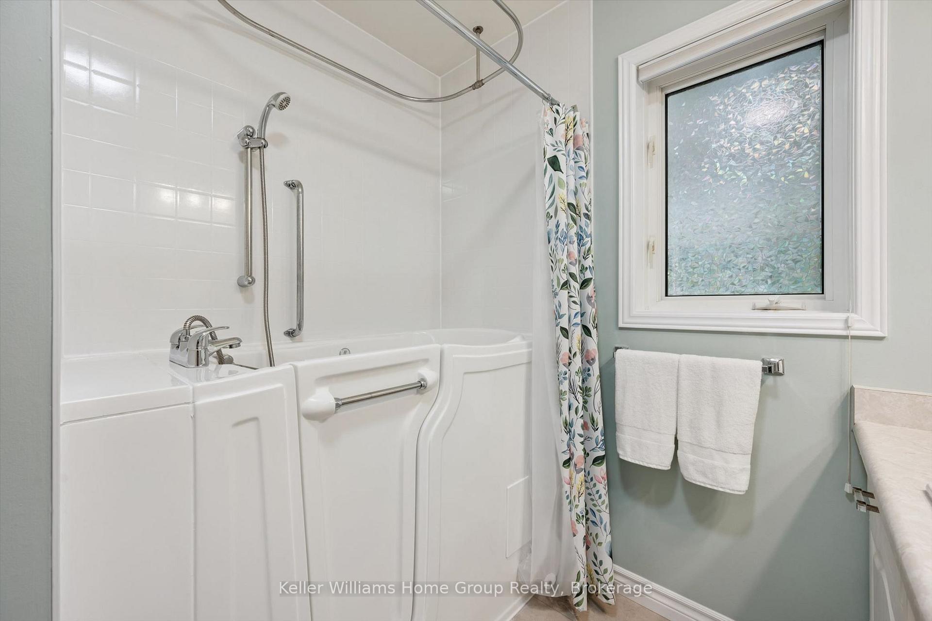 Photo 26 of 136 Bristlecone Crescent, Centre Wellington, Belwood — HOMEH