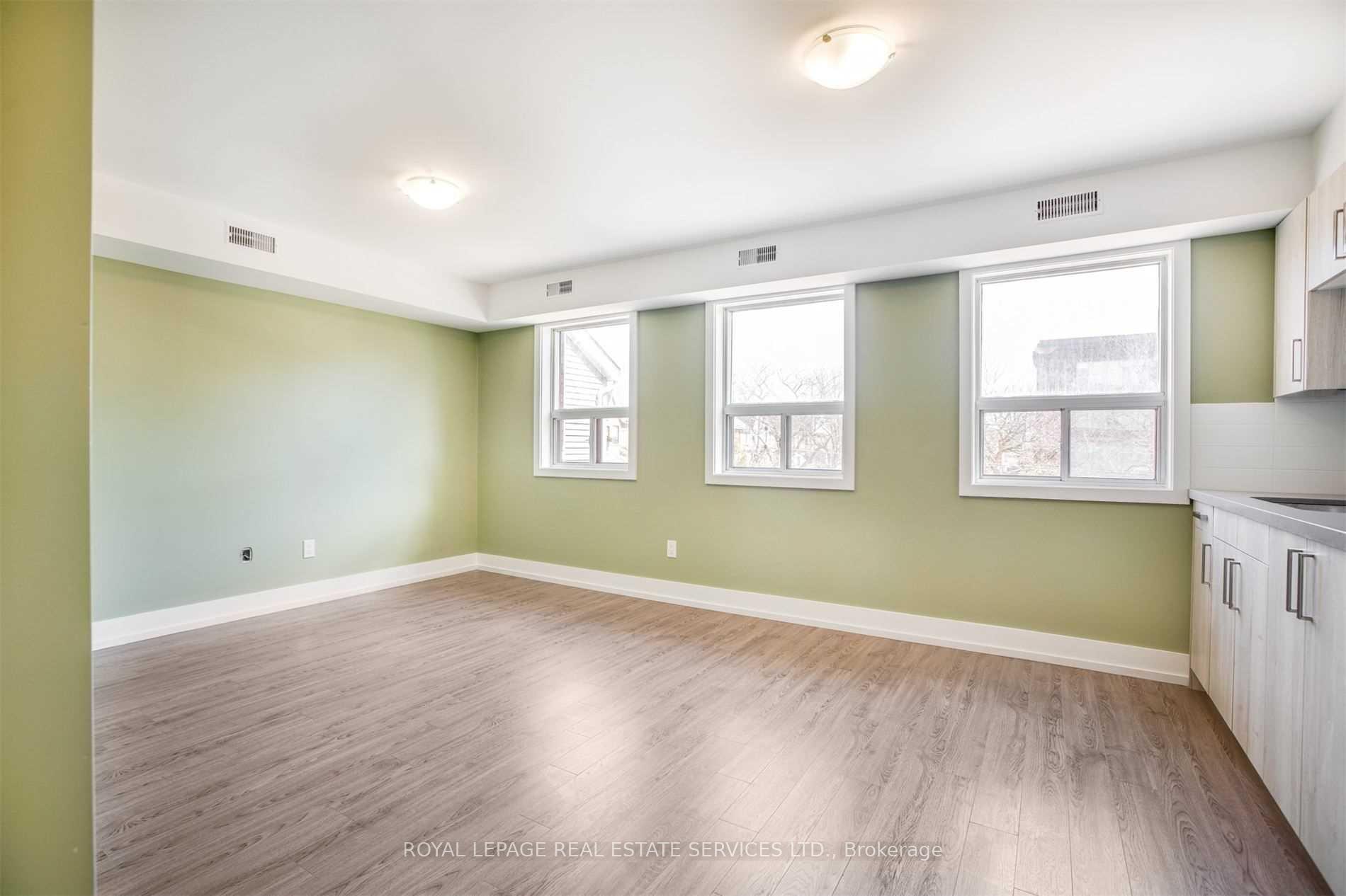 Photo 19 of Unit Upper, 86 Givins Street, Toronto, Trinity-Bellwoods — HOMEH