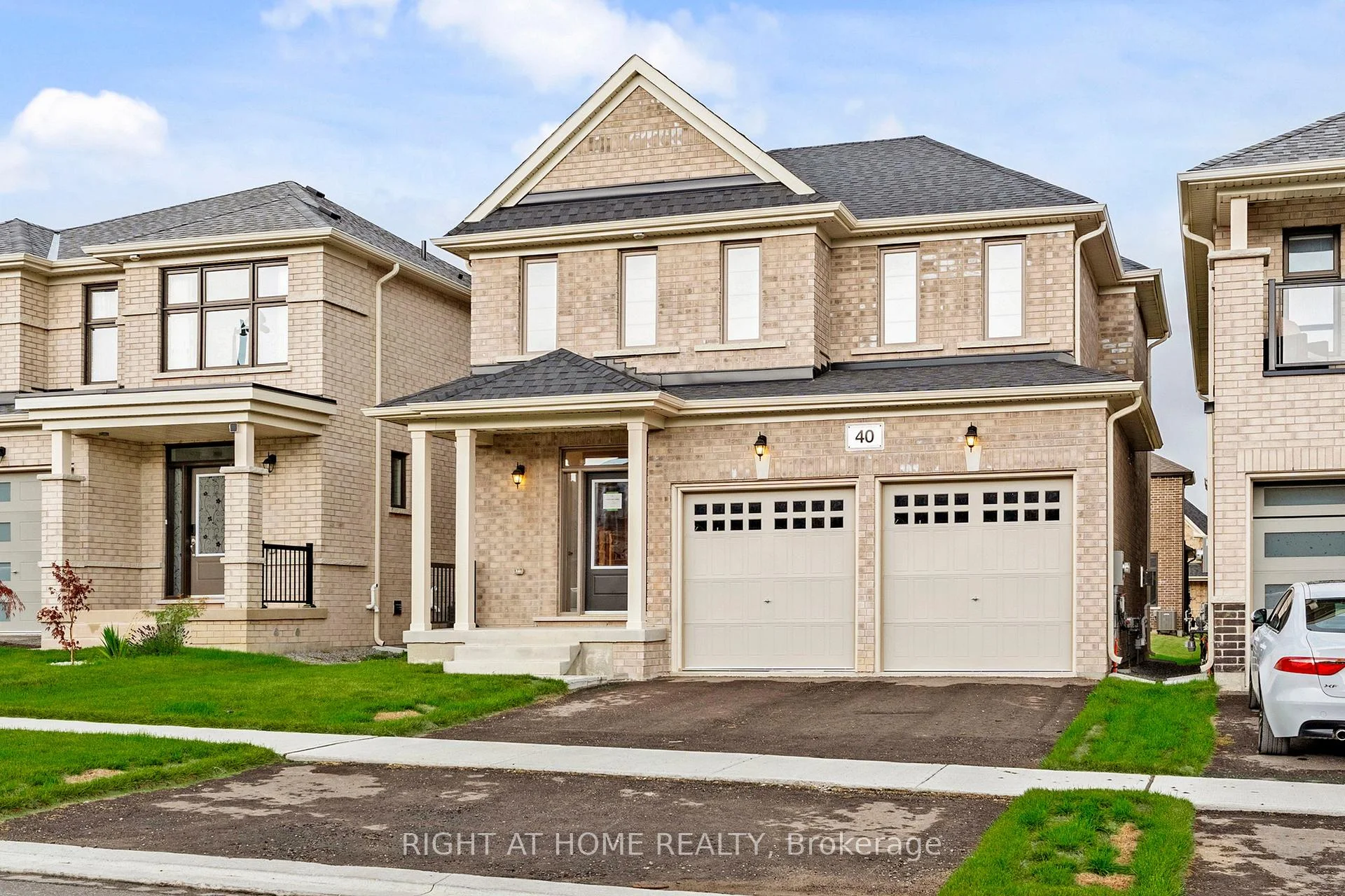 Photo 3 of 40 Ainslie Hill Crescent, Georgina, Sutton & Jackson's Point — HOMEH