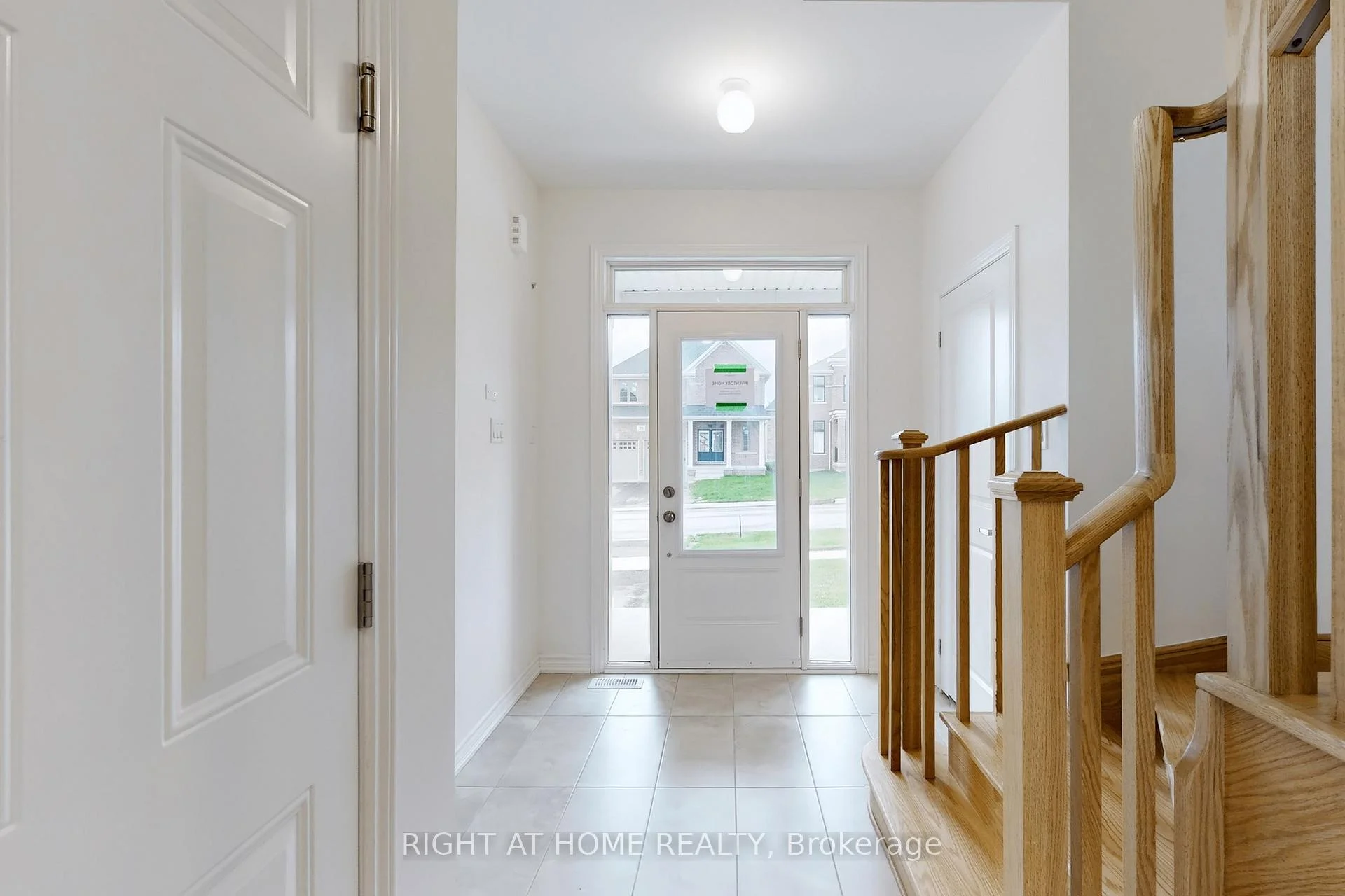Photo 4 of 40 Ainslie Hill Crescent, Georgina, Sutton & Jackson's Point — HOMEH