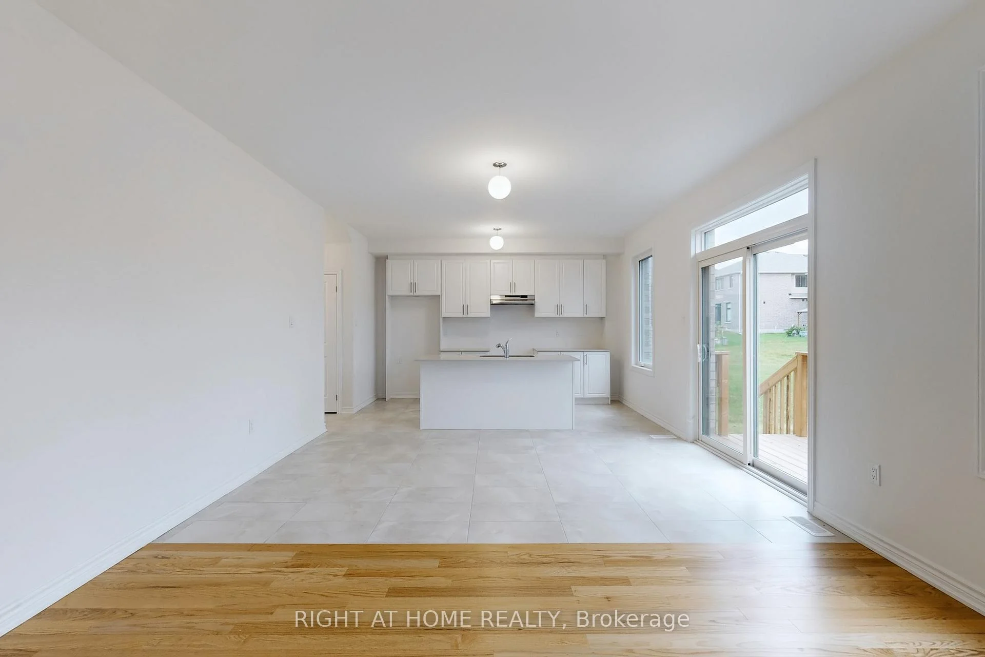 Photo 8 of 40 Ainslie Hill Crescent, Georgina, Sutton & Jackson's Point — HOMEH