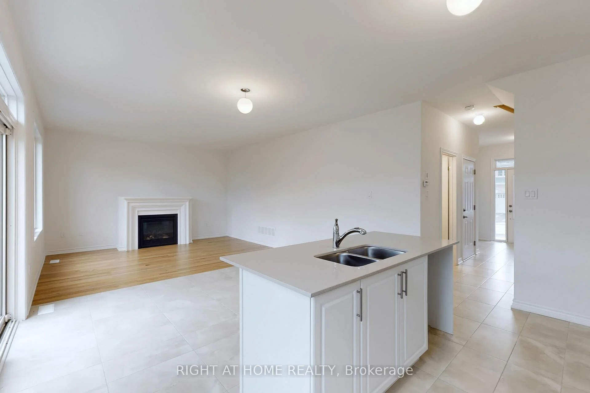 Photo 13 of 40 Ainslie Hill Crescent, Georgina, Sutton & Jackson's Point — HOMEH