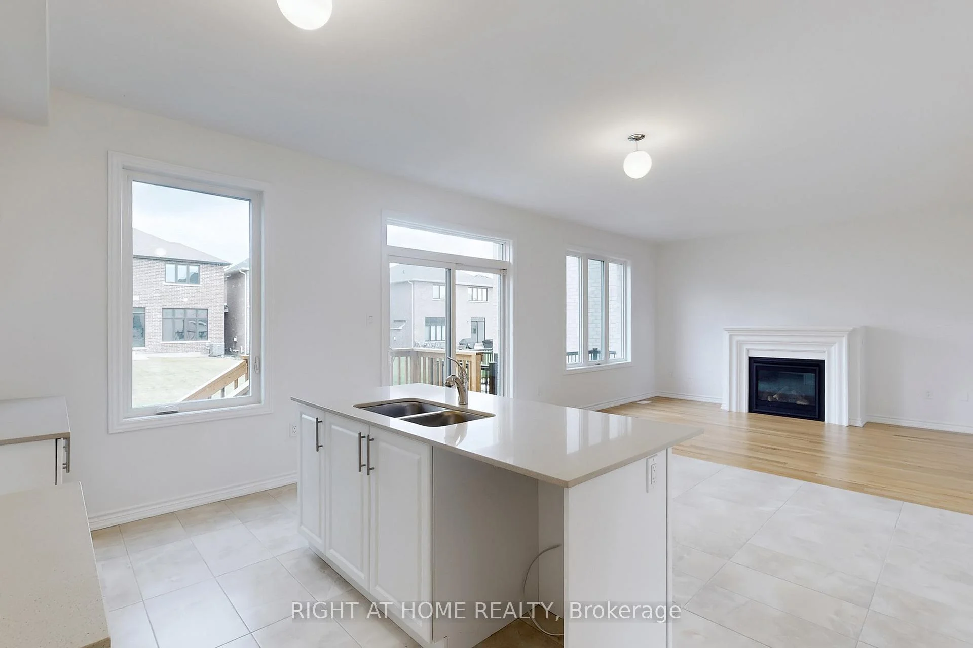 Photo 14 of 40 Ainslie Hill Crescent, Georgina, Sutton & Jackson's Point — HOMEH