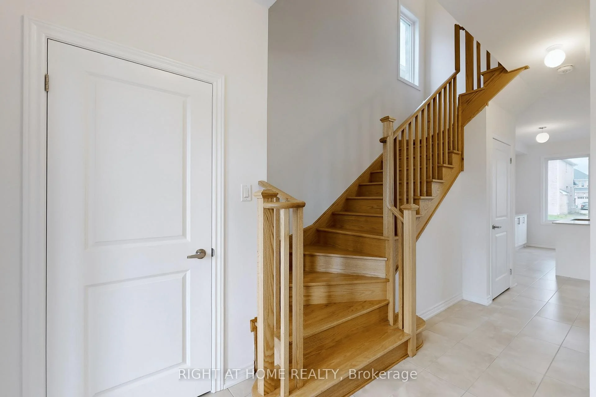 Photo 16 of 40 Ainslie Hill Crescent, Georgina, Sutton & Jackson's Point — HOMEH