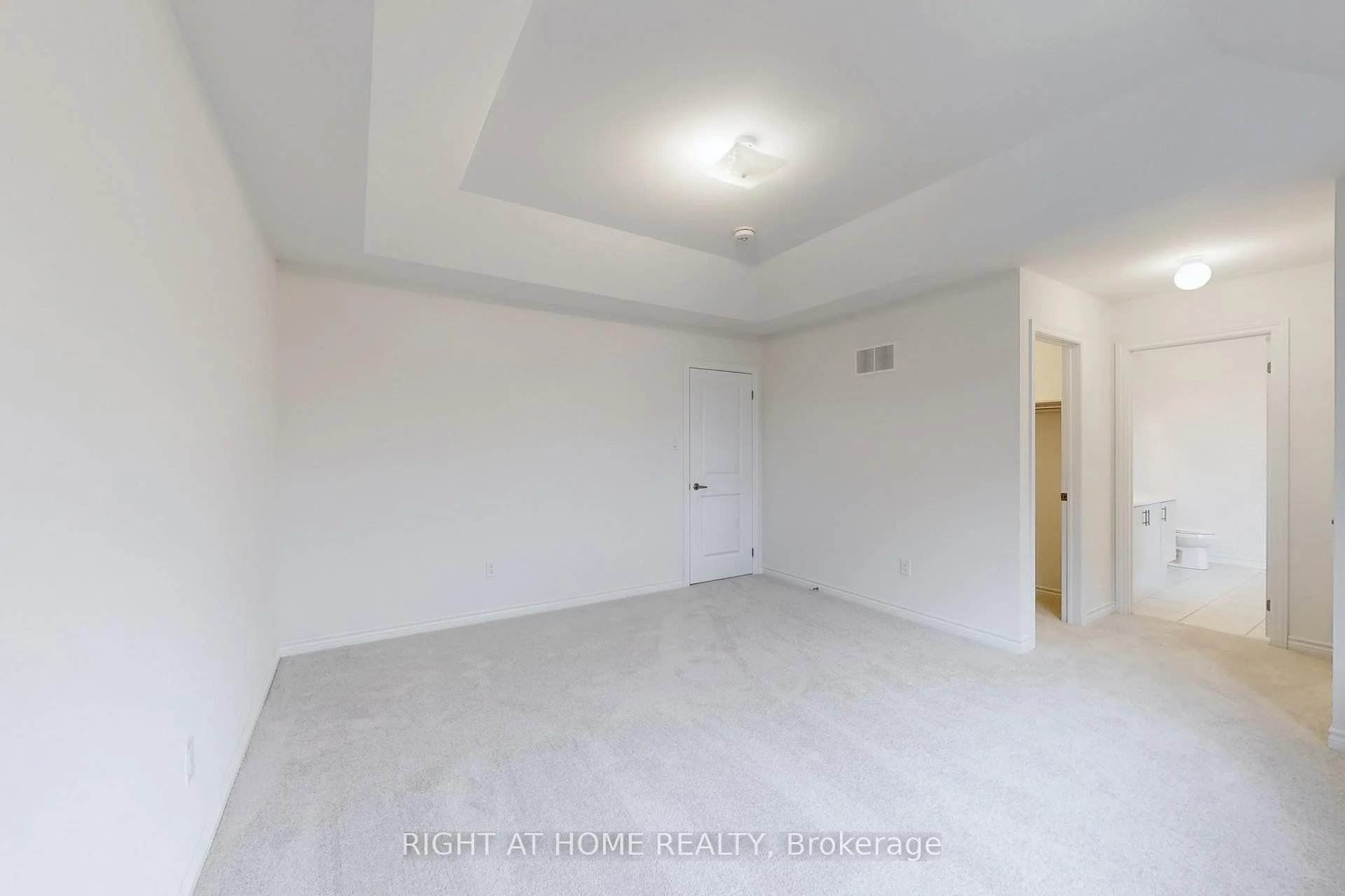 Photo 18 of 40 Ainslie Hill Crescent, Georgina, Sutton & Jackson's Point — HOMEH
