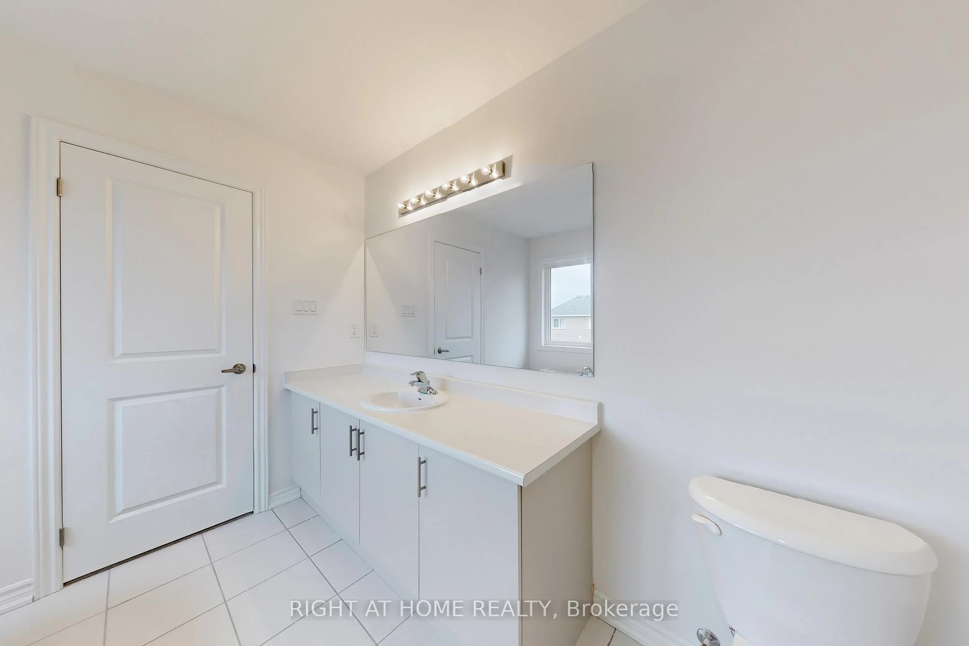 Photo 23 of 40 Ainslie Hill Crescent, Georgina, Sutton & Jackson's Point — HOMEH
