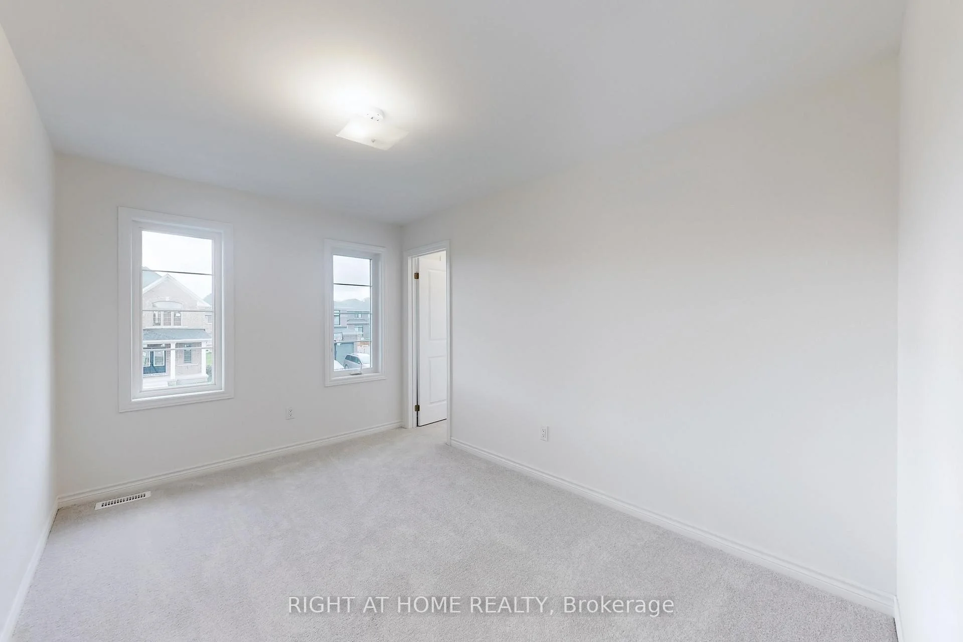 Photo 24 of 40 Ainslie Hill Crescent, Georgina, Sutton & Jackson's Point — HOMEH