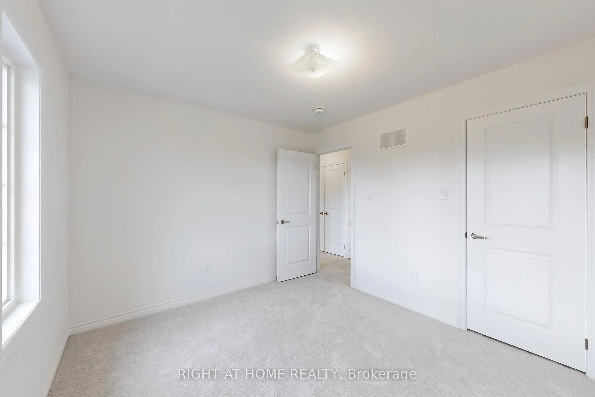Photo 29 of 40 Ainslie Hill Crescent, Georgina, Sutton & Jackson's Point — HOMEH