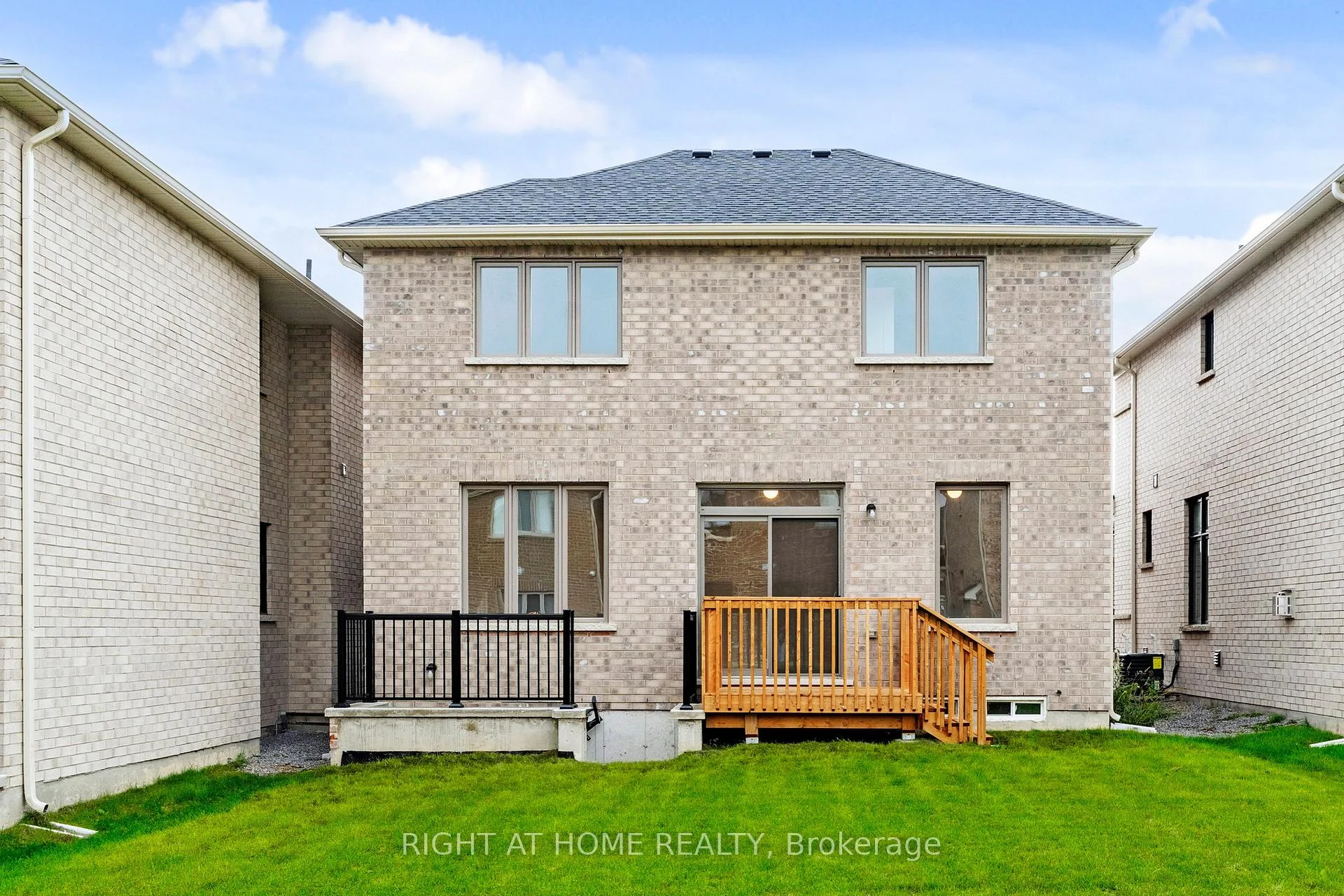 Photo 35 of 40 Ainslie Hill Crescent, Georgina, Sutton & Jackson's Point — HOMEH