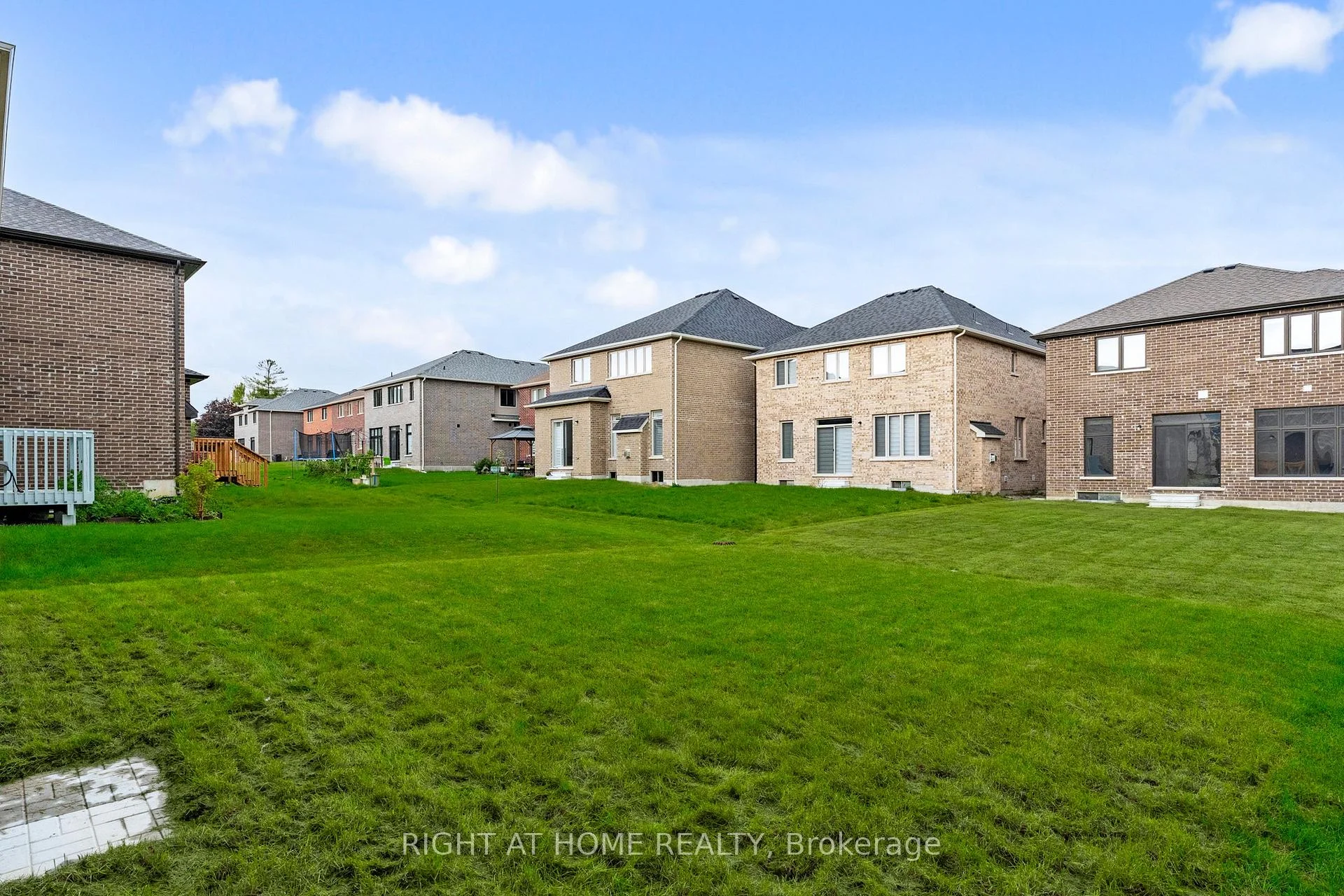 Photo 36 of 40 Ainslie Hill Crescent, Georgina, Sutton & Jackson's Point — HOMEH
