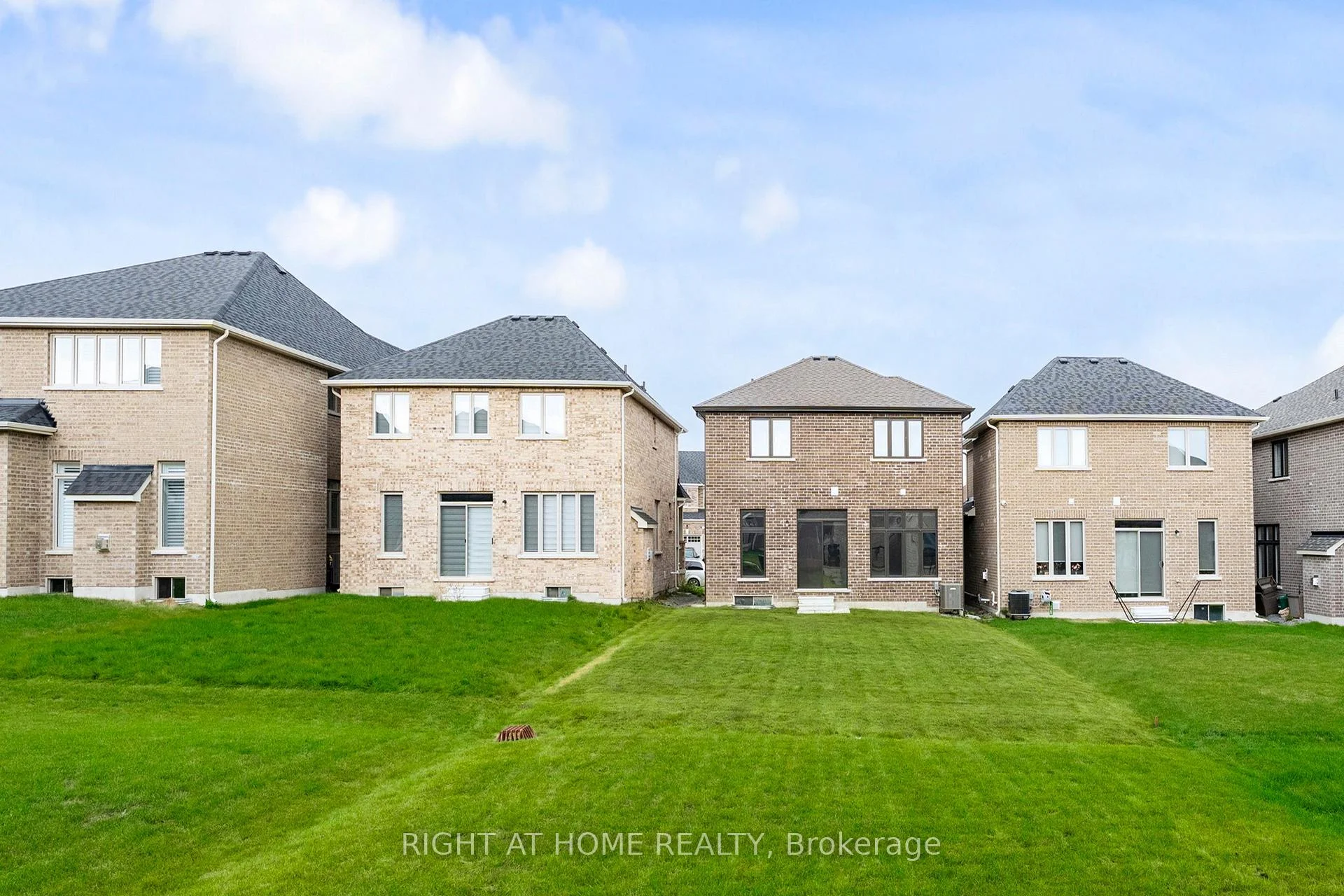 Photo 39 of 40 Ainslie Hill Crescent, Georgina, Sutton & Jackson's Point — HOMEH