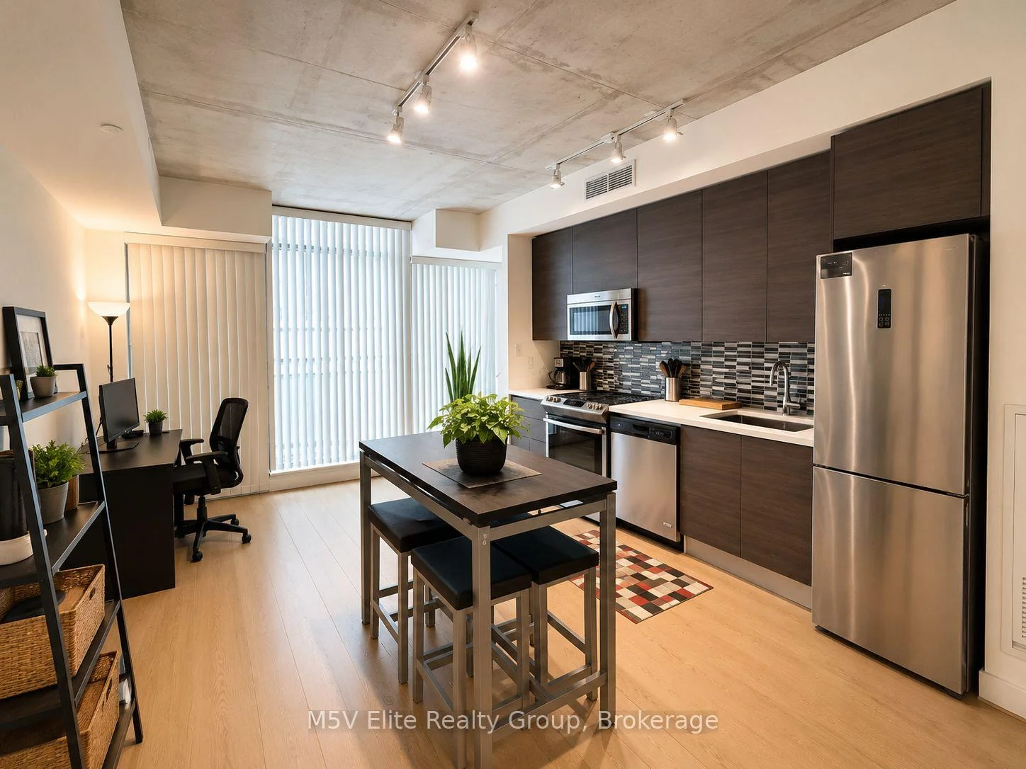Photo 3 of Unit 426, 111 Bathurst Street, Toronto, Waterfront Communities — HOMEH