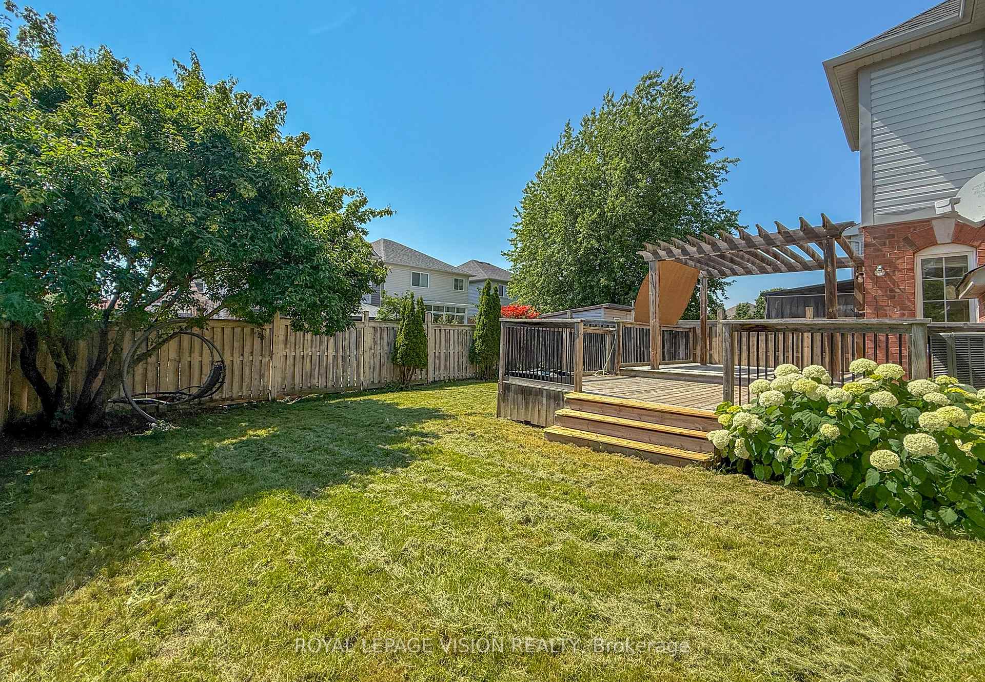 Photo 39 of 2 Laprade Square, Clarington, Bowmanville — HOMEH