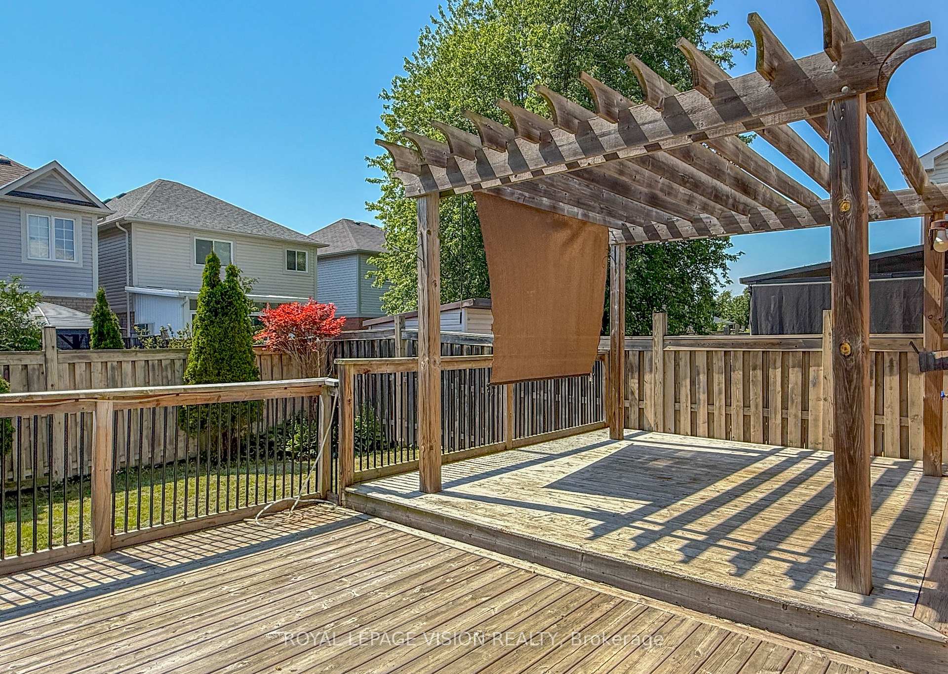 Photo 43 of 2 Laprade Square, Clarington, Bowmanville — HOMEH
