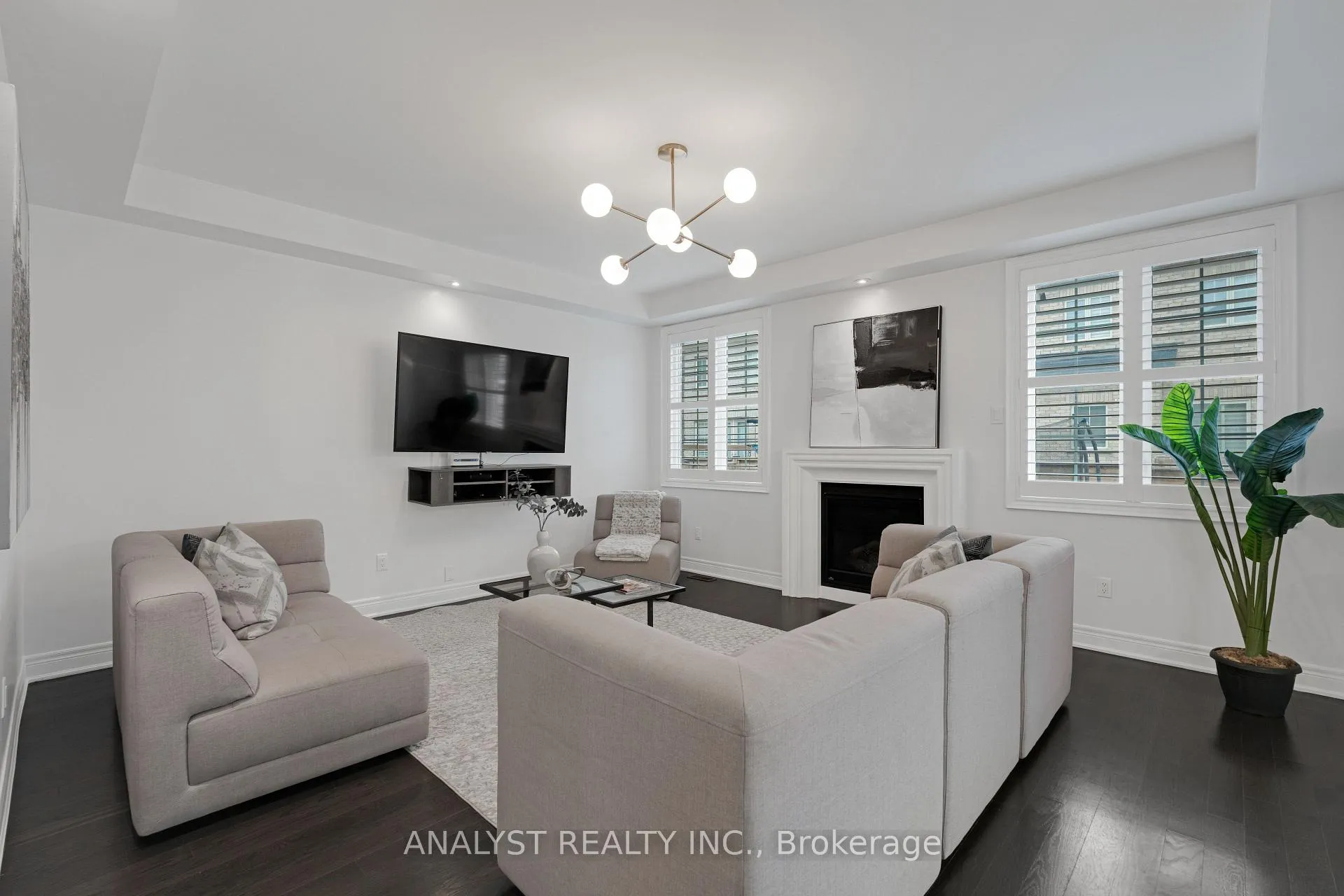 Photo 5 of 43 Condor Way, Vaughan, Kleinburg — HOMEH