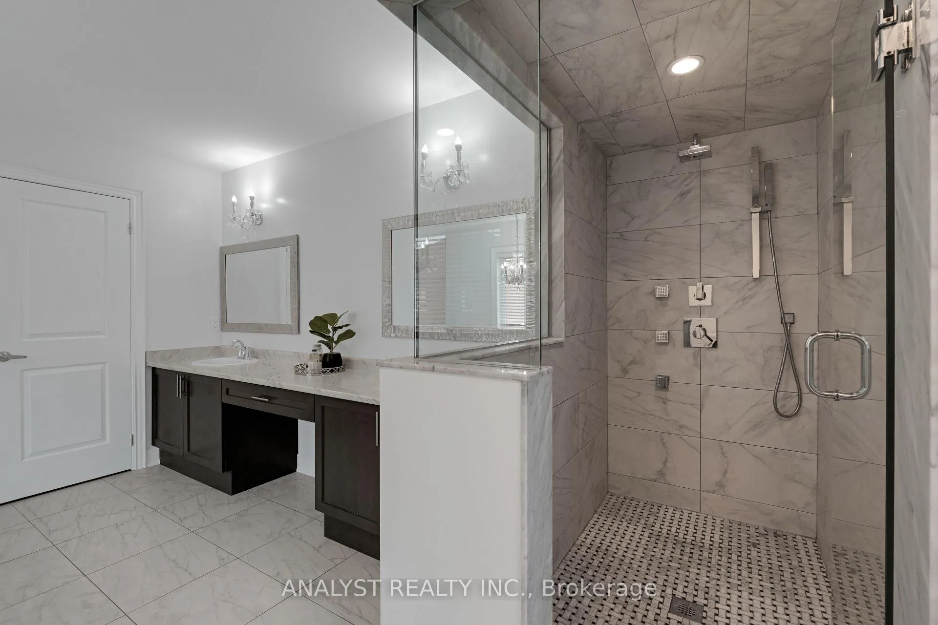 Photo 18 of 43 Condor Way, Vaughan, Kleinburg — HOMEH