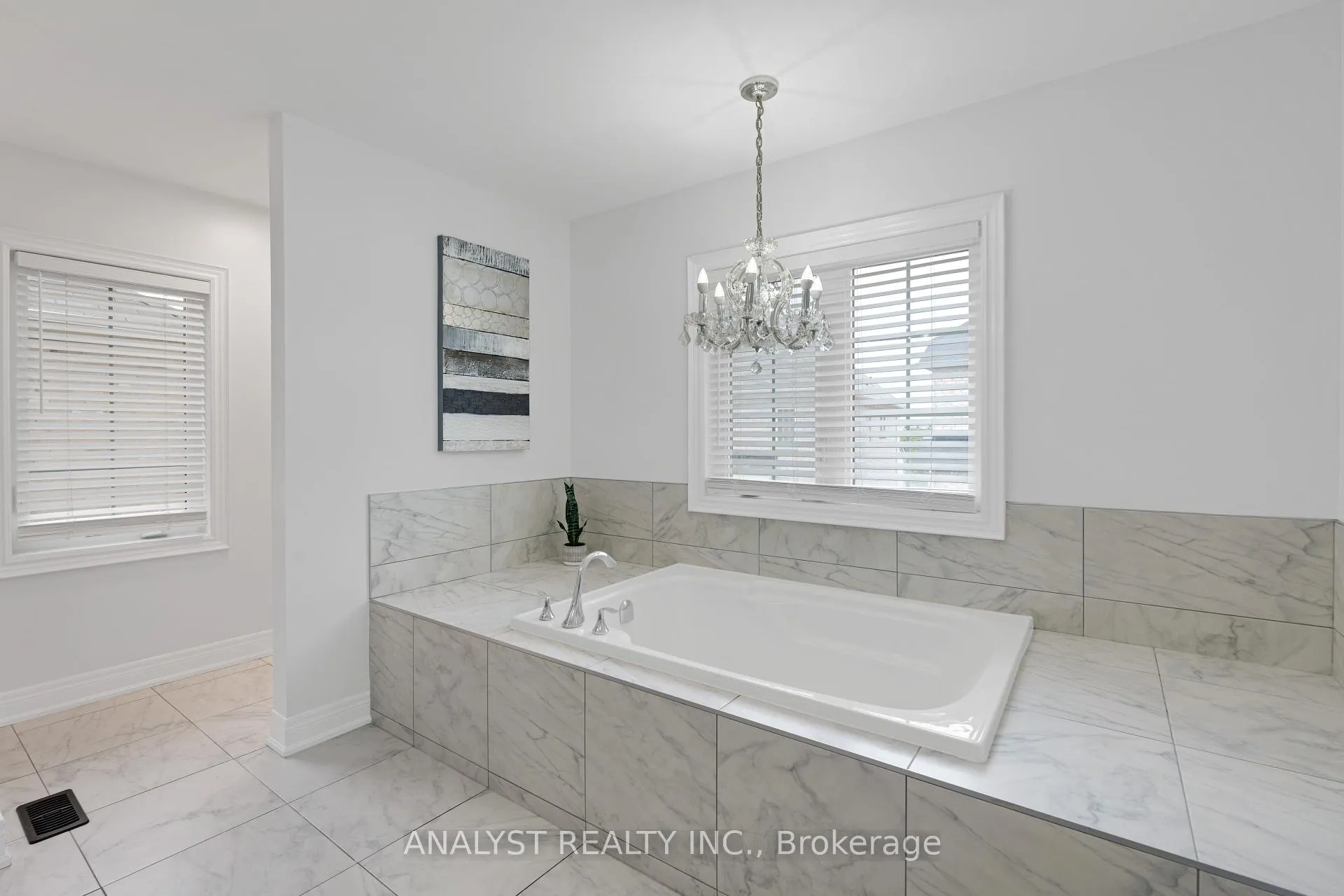 Photo 19 of 43 Condor Way, Vaughan, Kleinburg — HOMEH