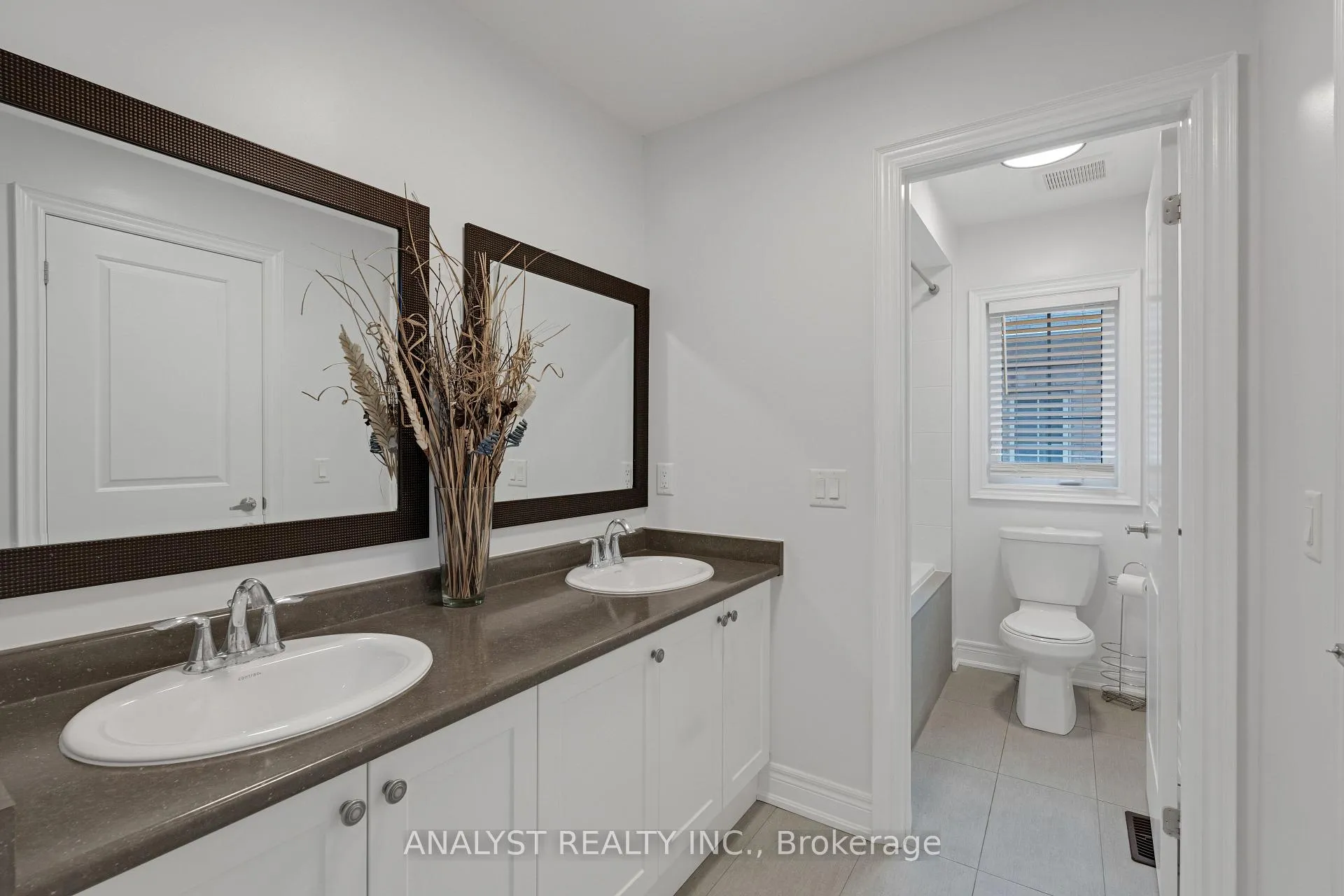 Photo 21 of 43 Condor Way, Vaughan, Kleinburg — HOMEH