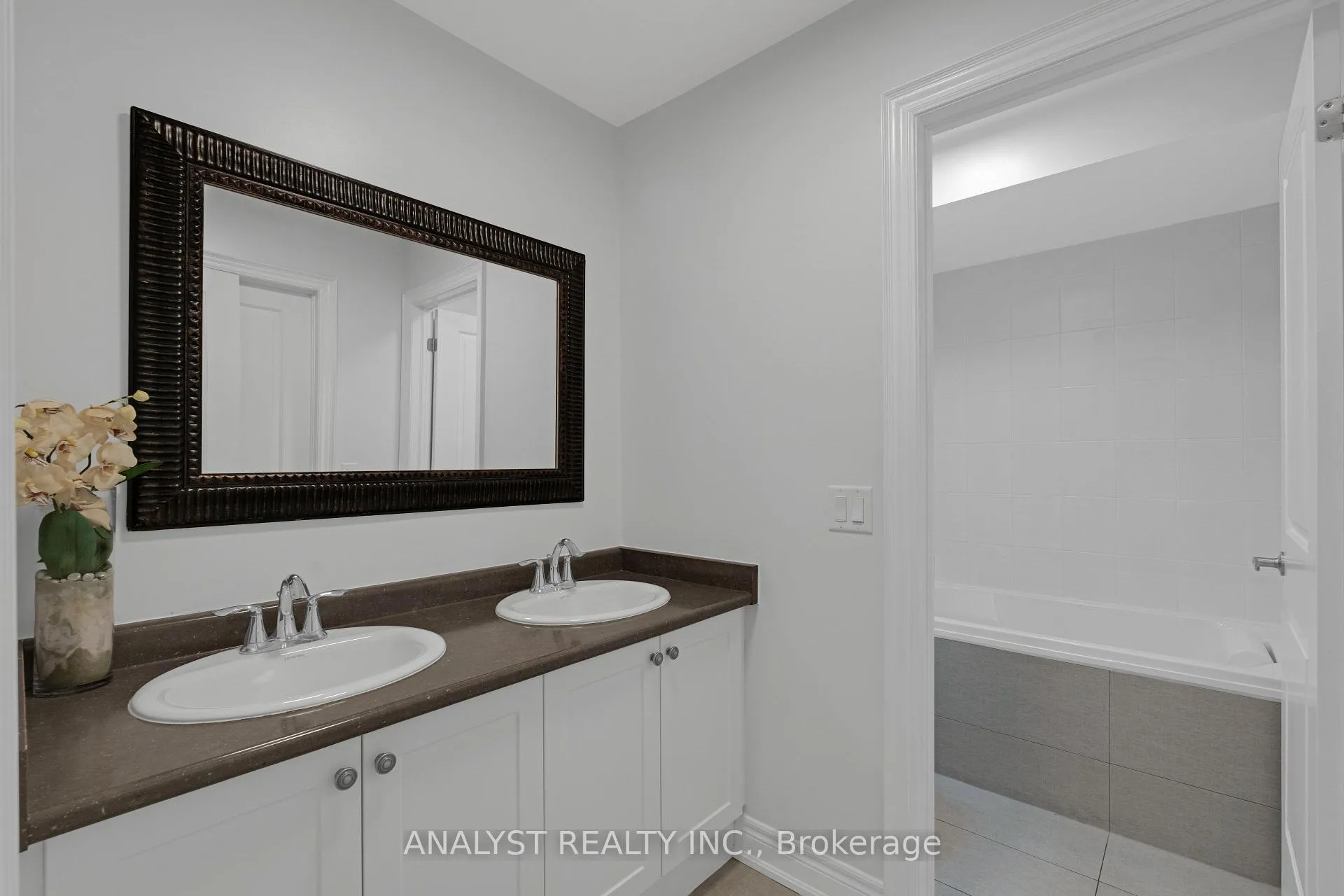 Photo 23 of 43 Condor Way, Vaughan, Kleinburg — HOMEH