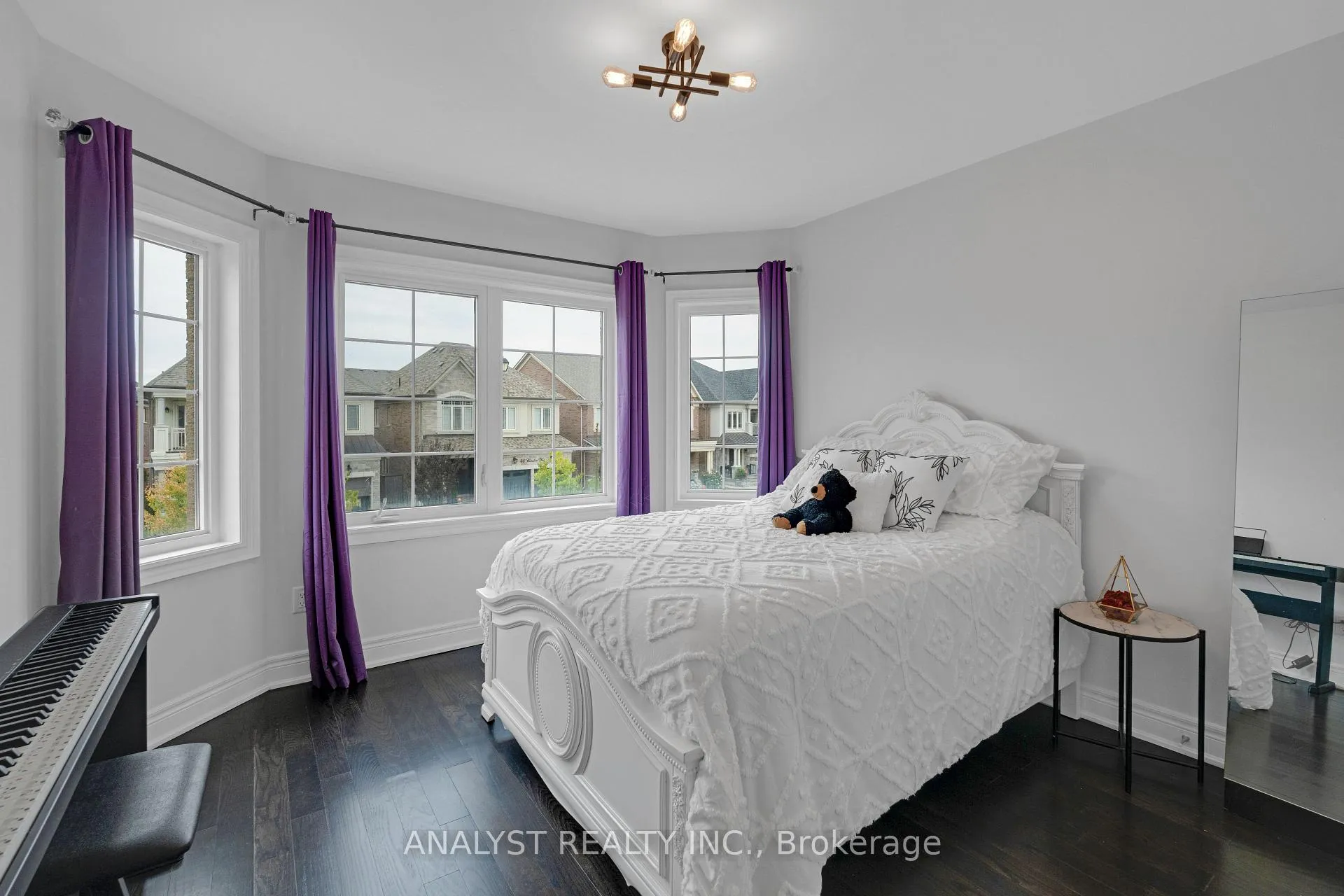 Photo 25 of 43 Condor Way, Vaughan, Kleinburg — HOMEH