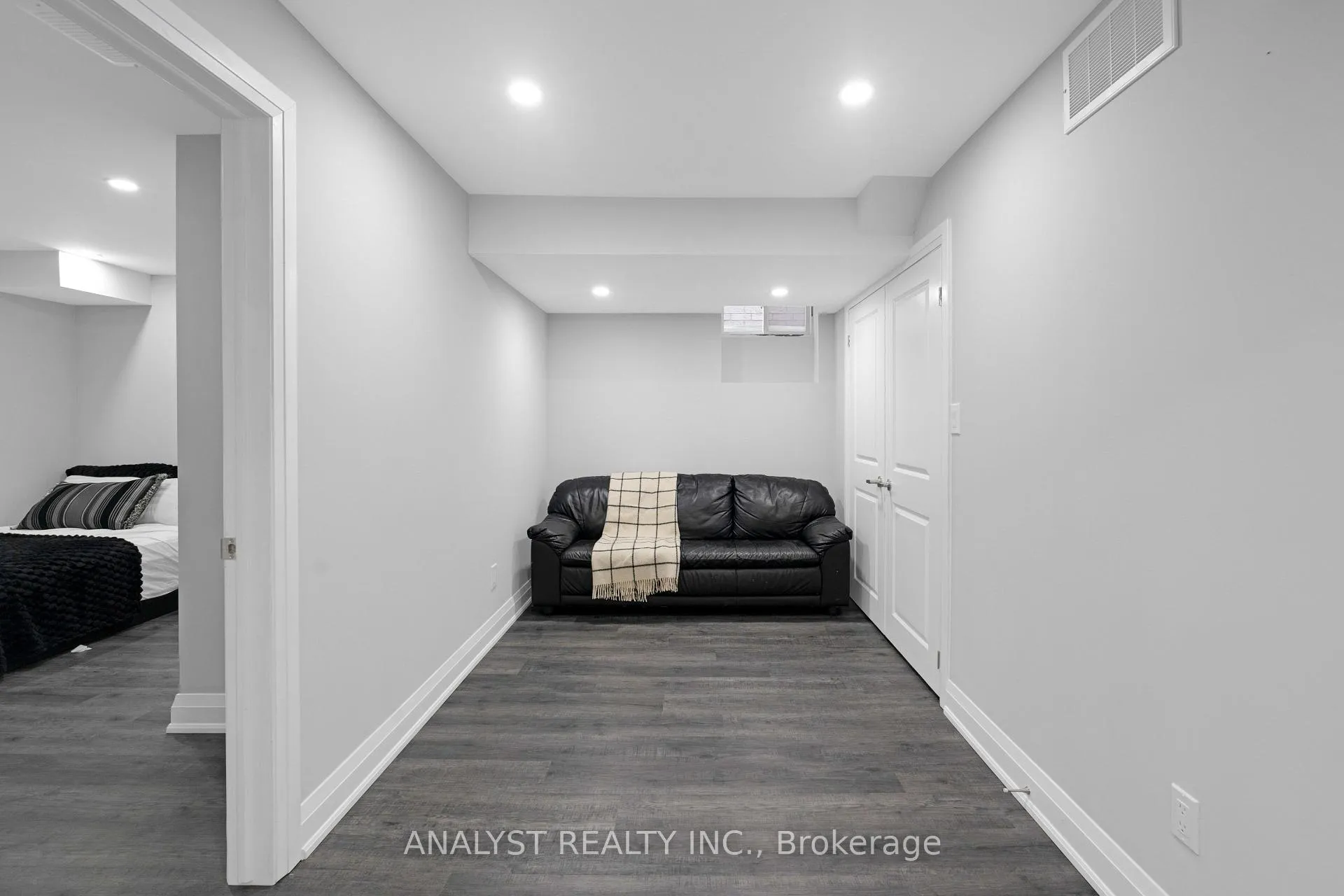 Photo 32 of 43 Condor Way, Vaughan, Kleinburg — HOMEH